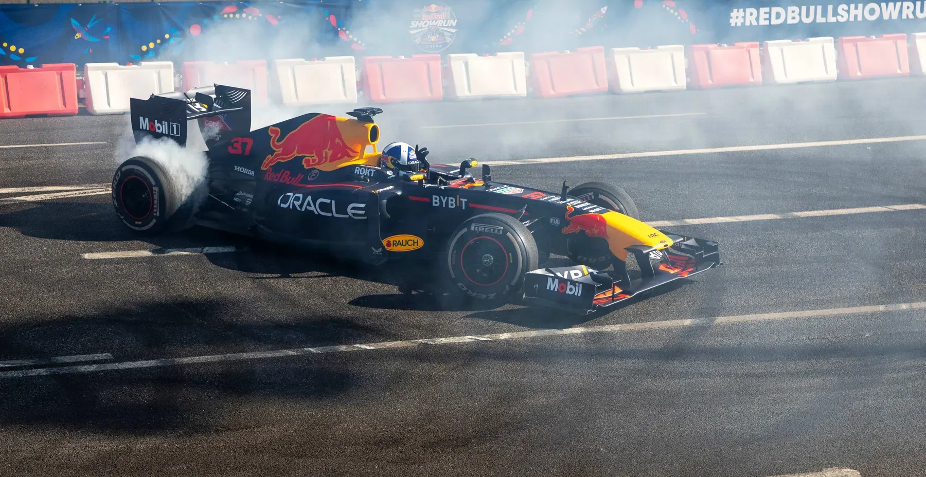 Red Bull trakteert Houston op spectaculaire showrun met RB7 en RB8