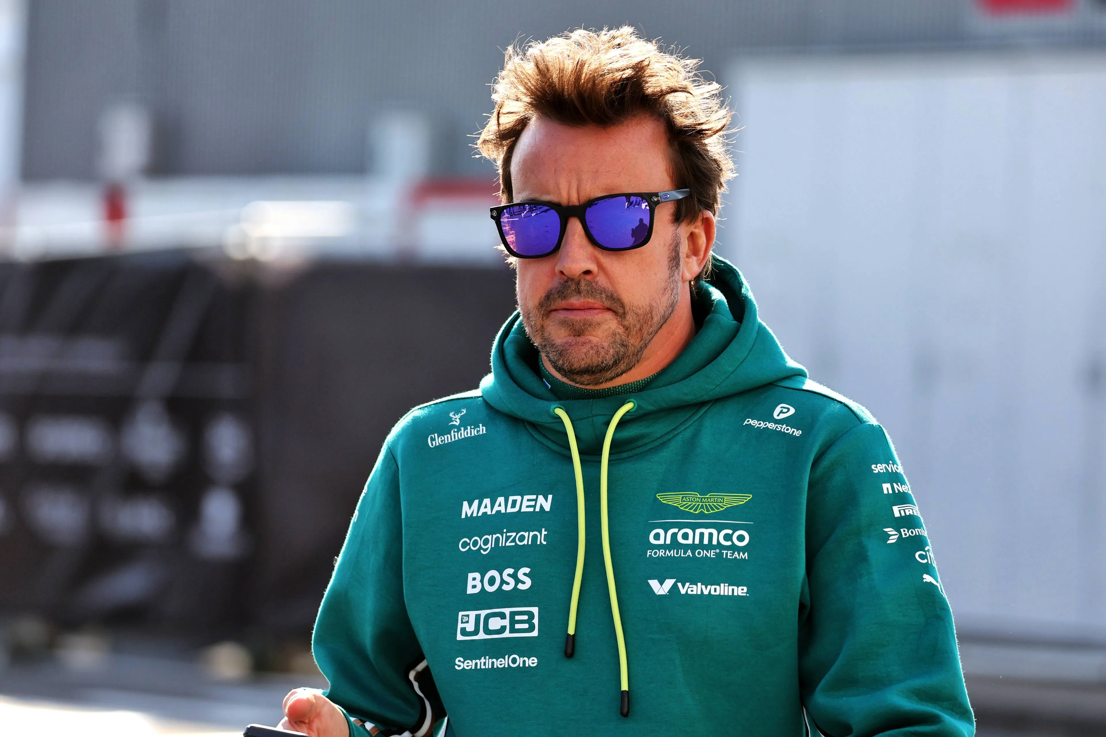 Alonso wijst Verstappen aan als de beste: 'Alleen hij kan dit'