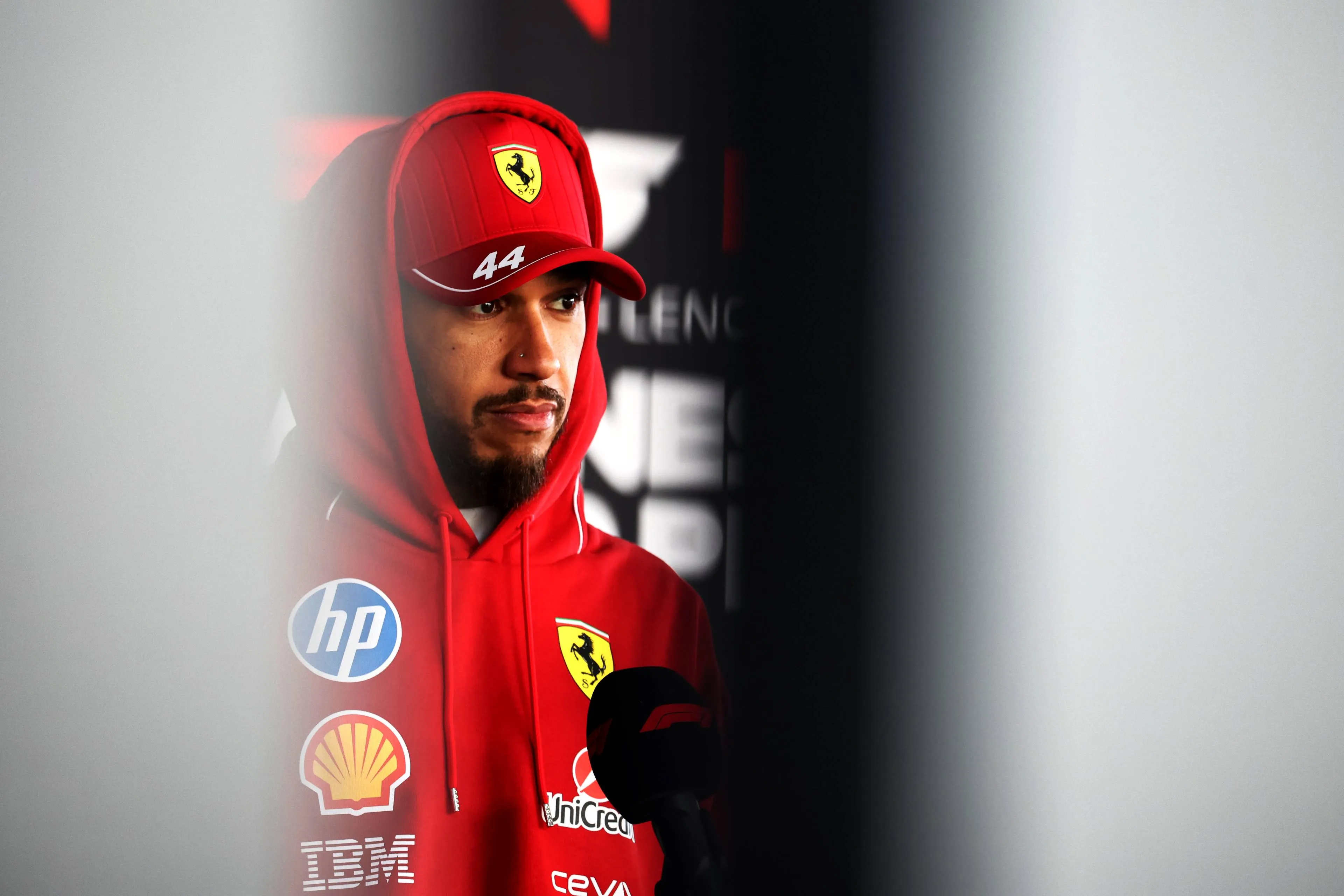 Hamilton mette fretta alla Ferrari: "Serve un aggiornamento ora!"