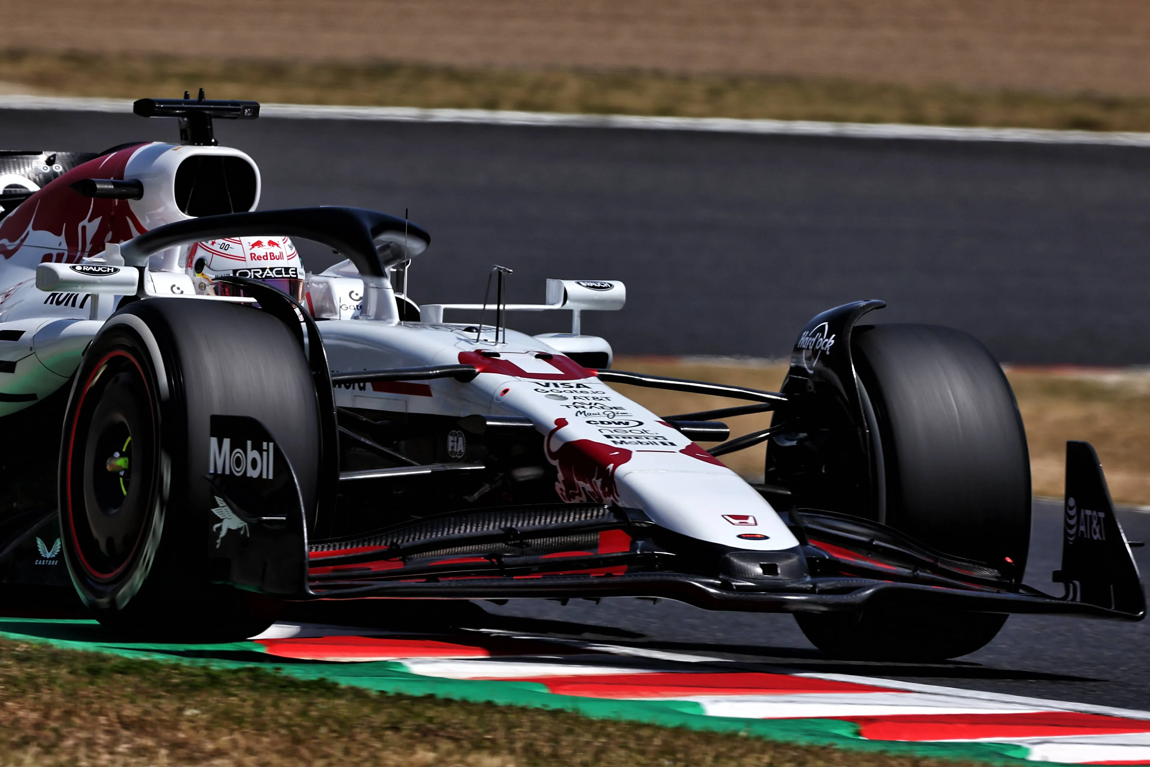 Verstappen secures stunning Suzuka pole as Tsunoda exits early in Q2