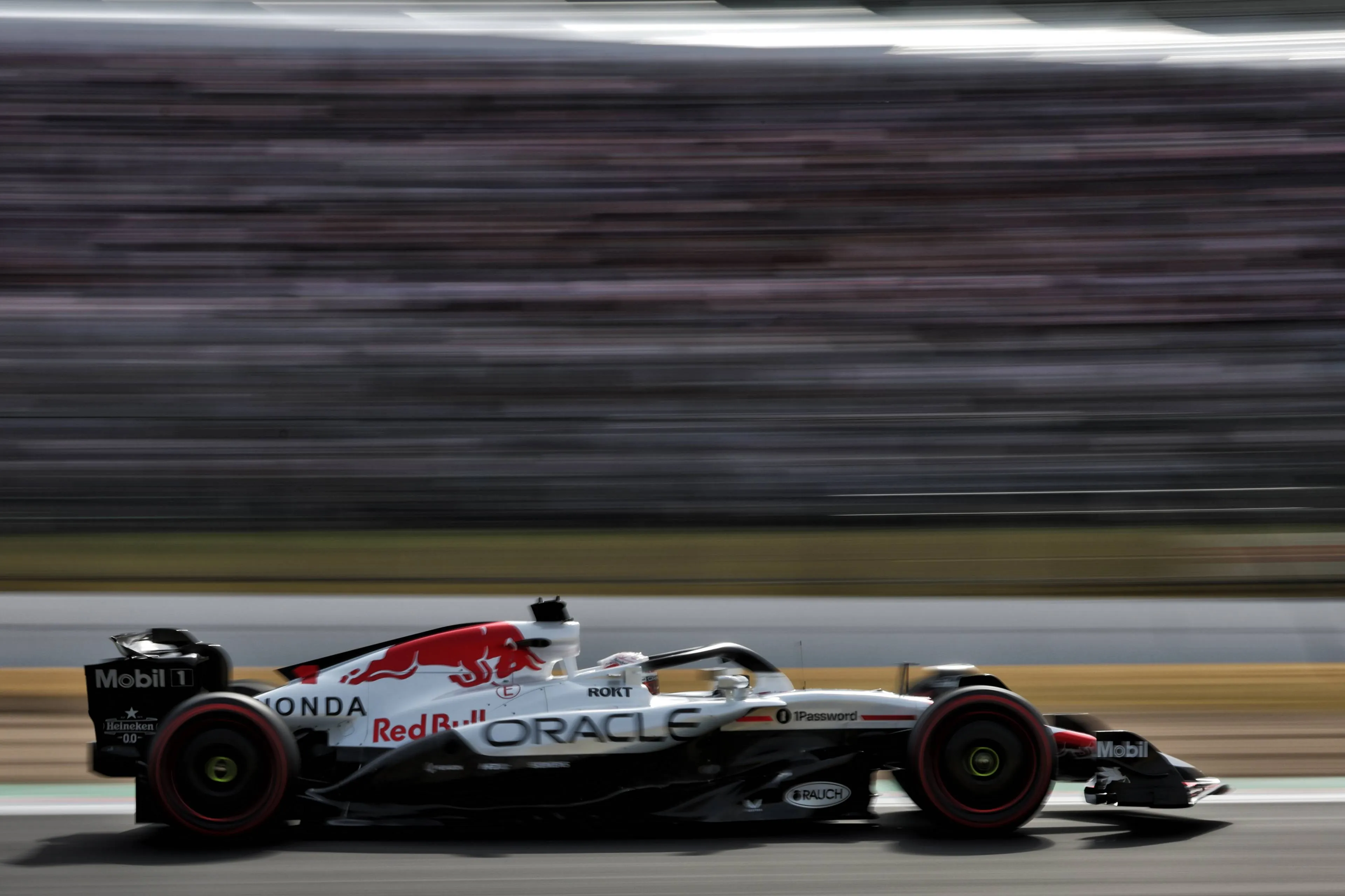Verstappen conquista la pole a Suzuka mentre Tsunoda esce anticipatamente in Q2