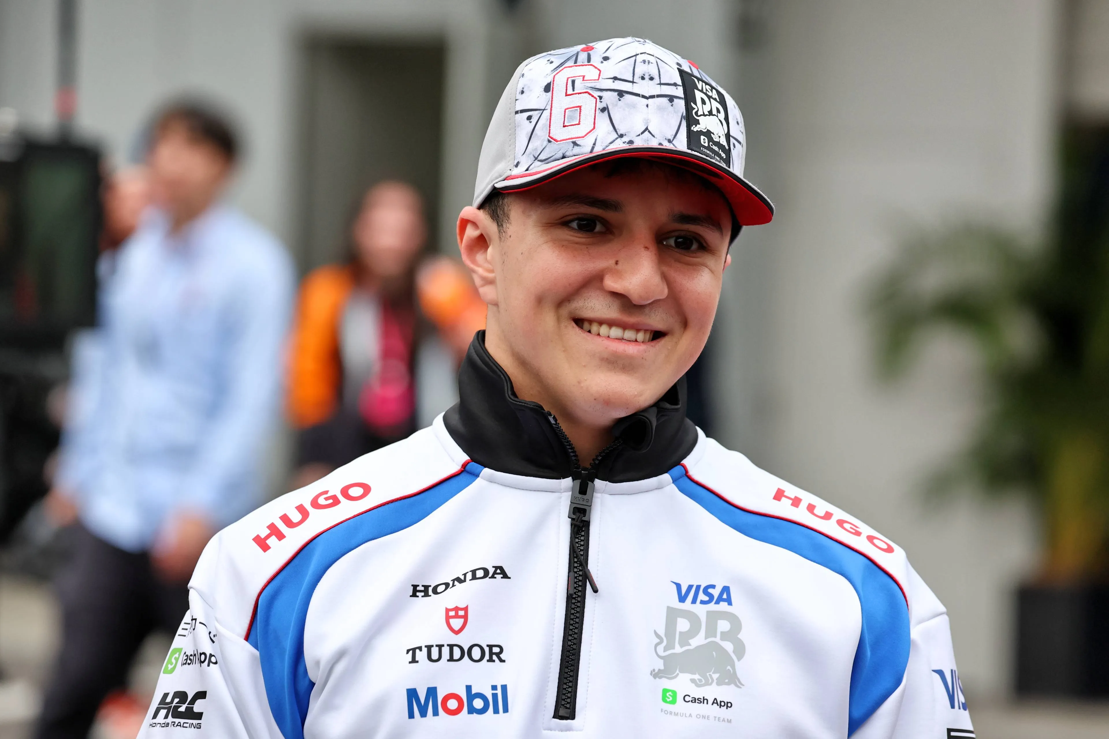 Hadjar over vloek van zitje naast Verstappen: 'Dat maakt mij alleen maar gemotiveerder'