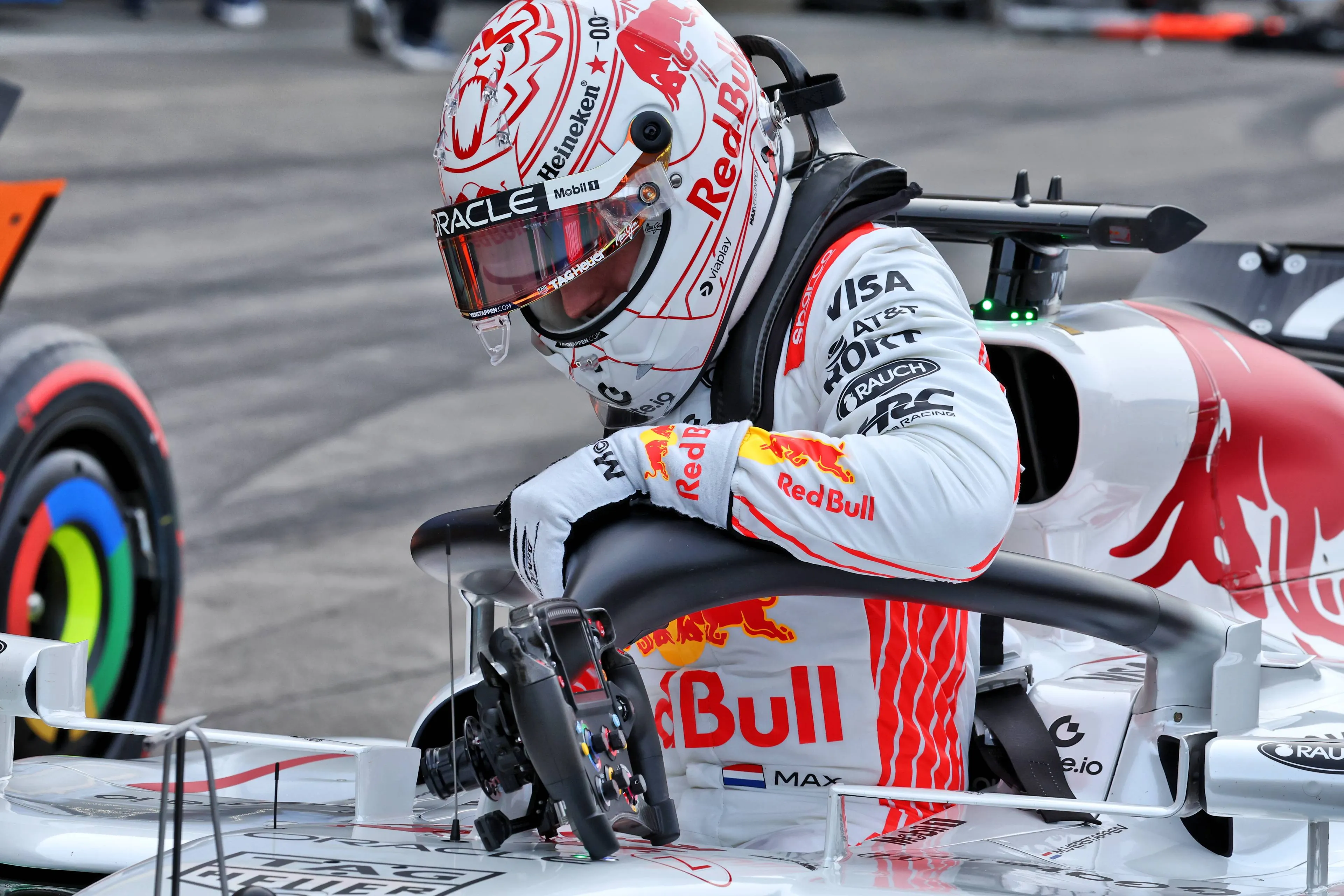 Verstappen hoopt dat hij niet in de problemen komt: 'Mag ik dit eigenlijk zeggen?'