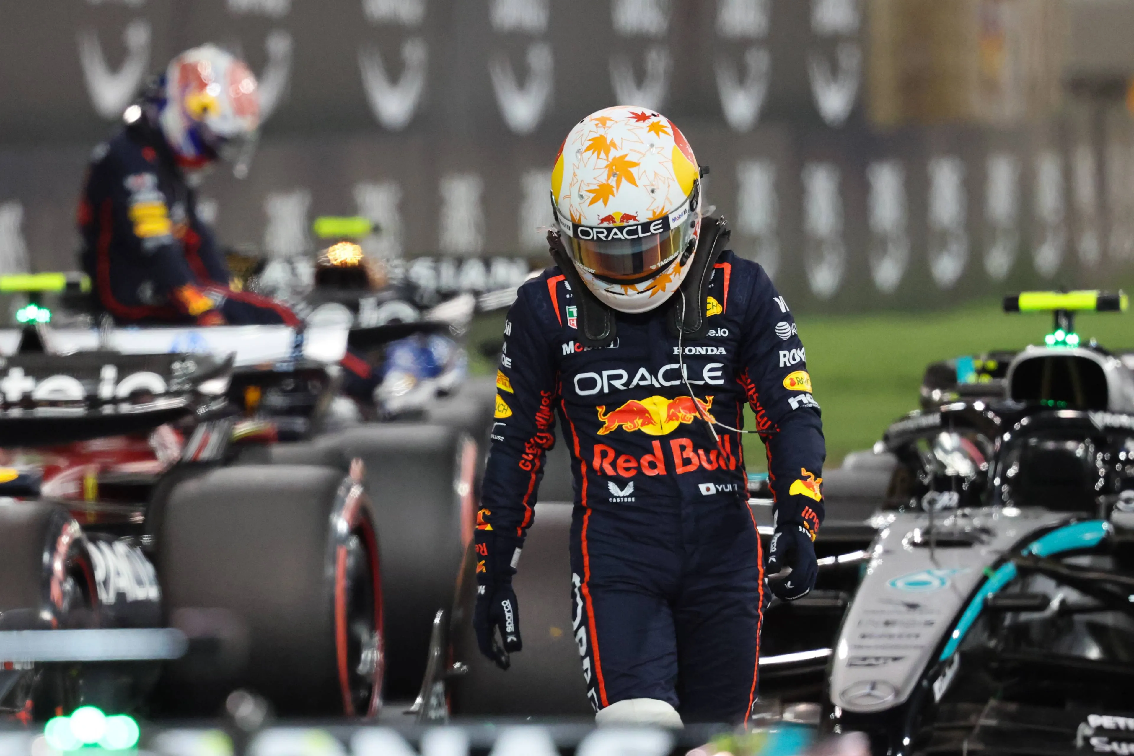 Verstappen erkent grote problemen RB21: 'Veel geprobeerd, niets werkt'