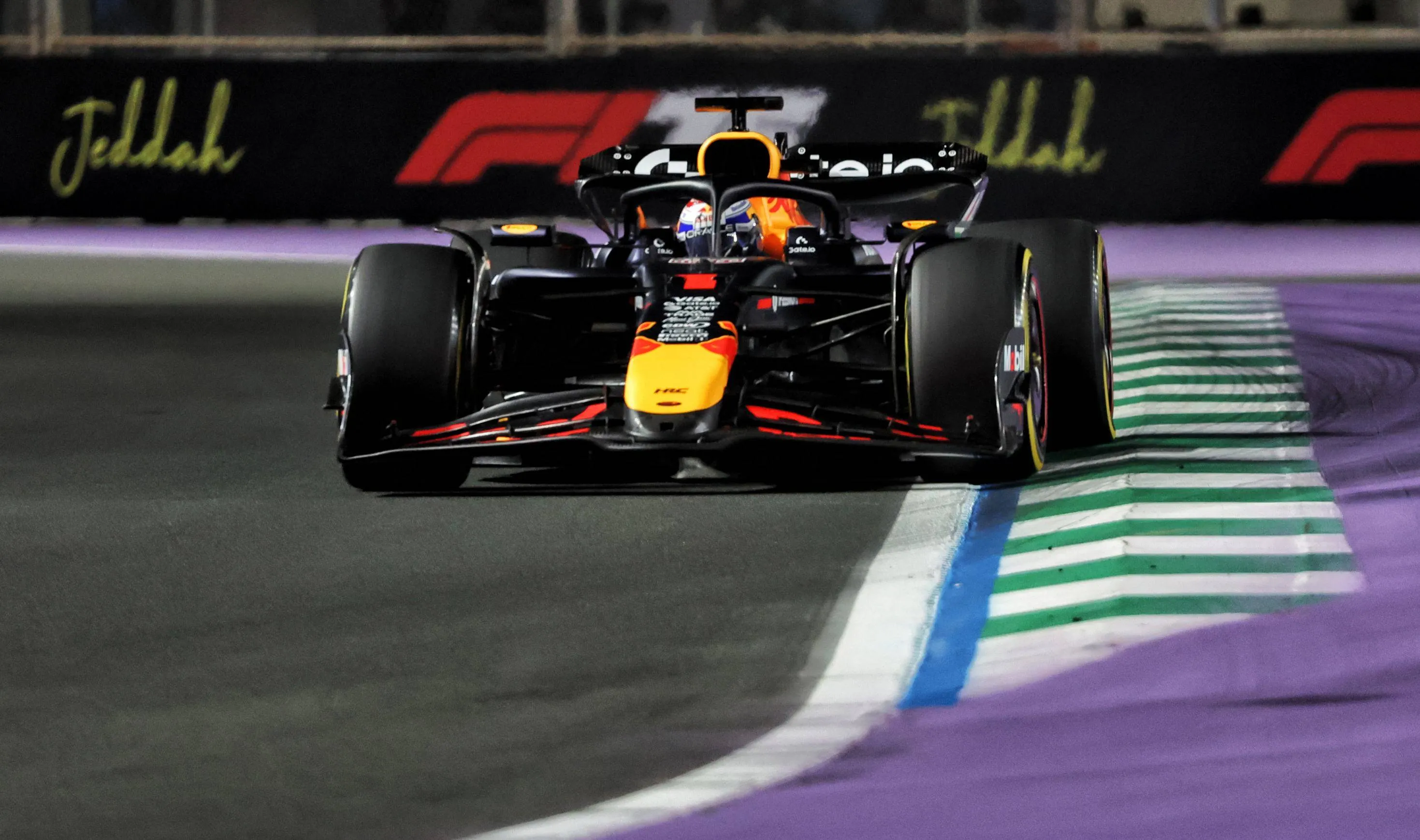 McLaren domineert in VT2 in Jeddah, Verstappen vindt plek in de top drie