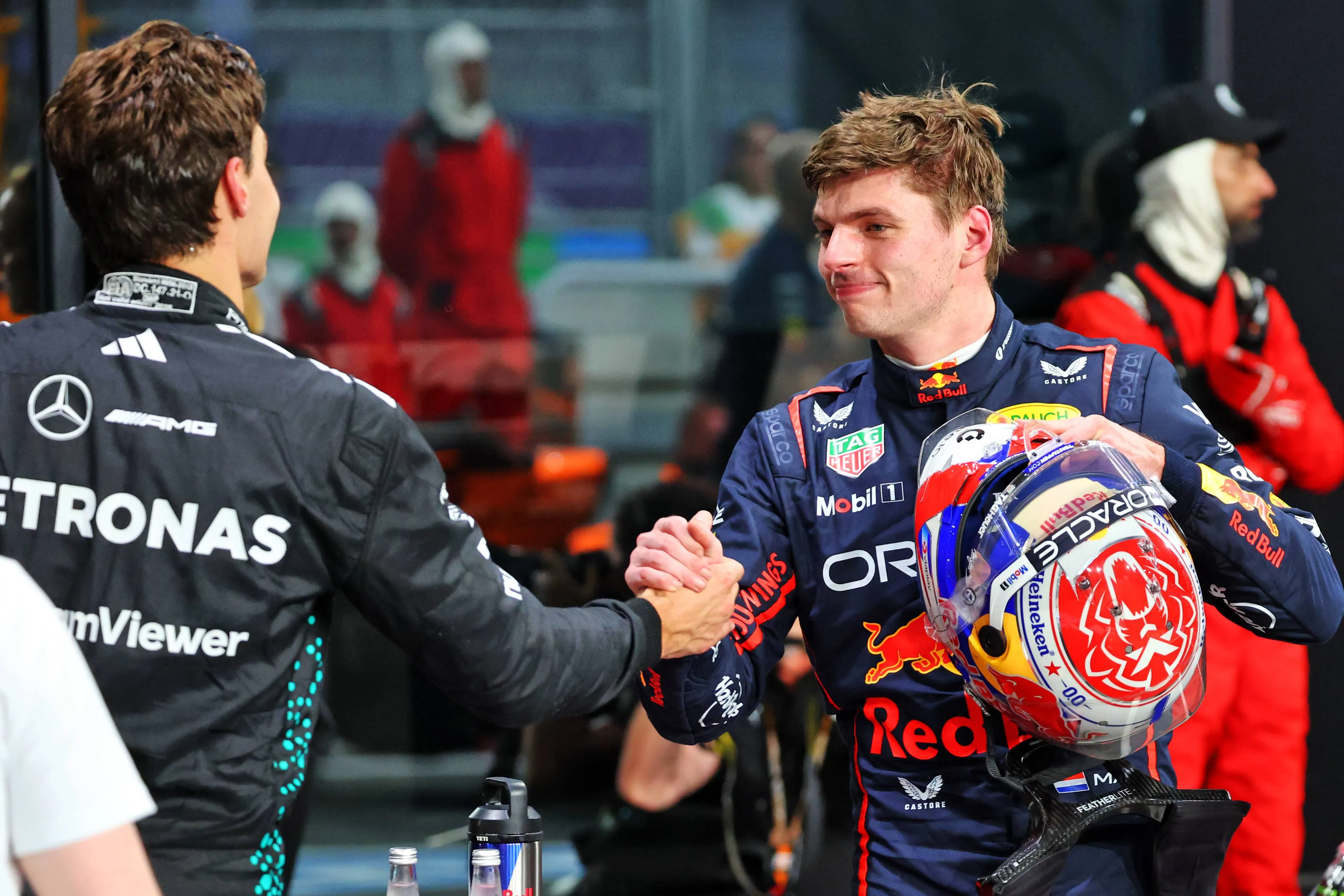 Russell bewondert Verstappen en Red Bull na kwalificatie: ‘Hele interessante strategie’