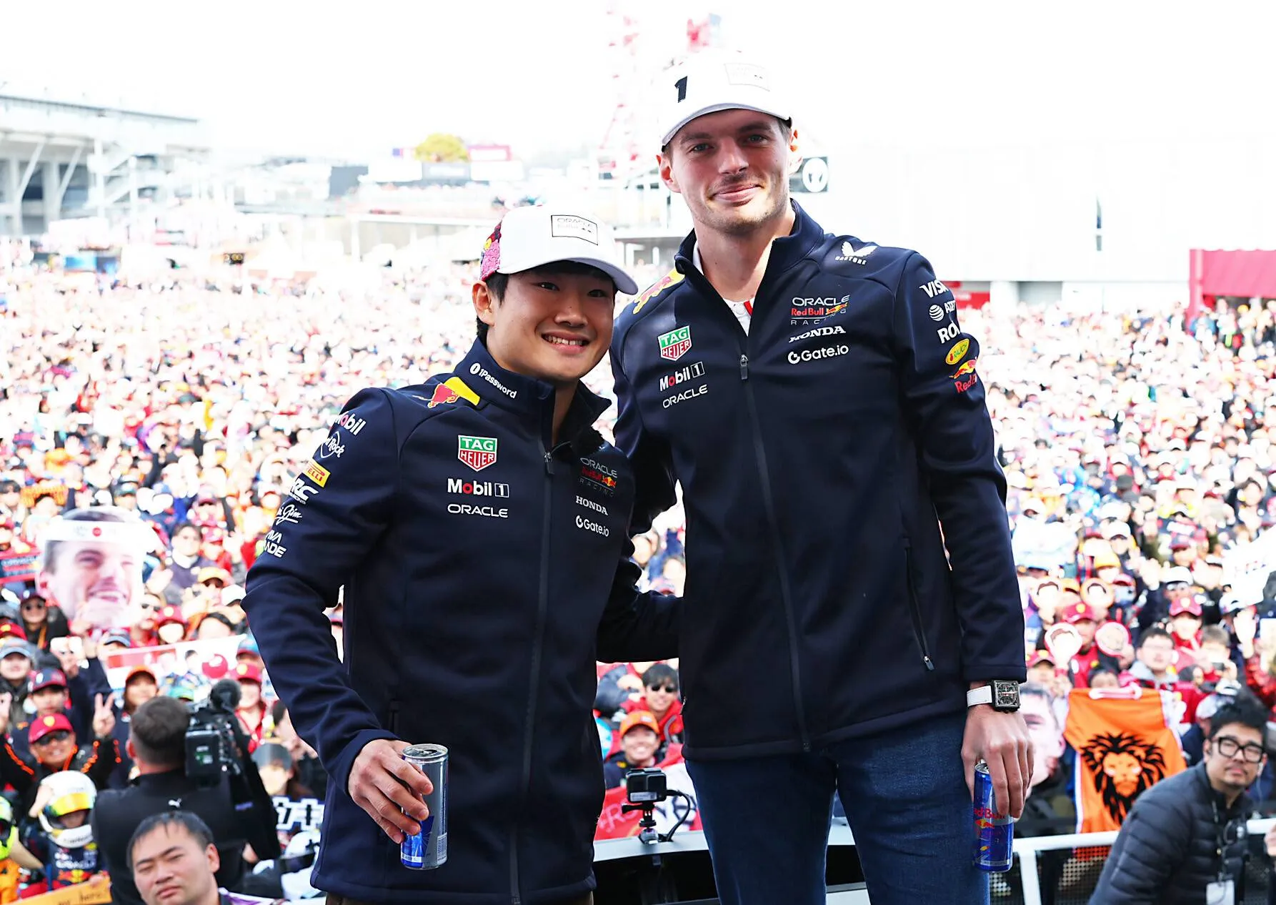 Verstappen en Tsunoda bereiden zich in Bahrein voor op de padelbaan