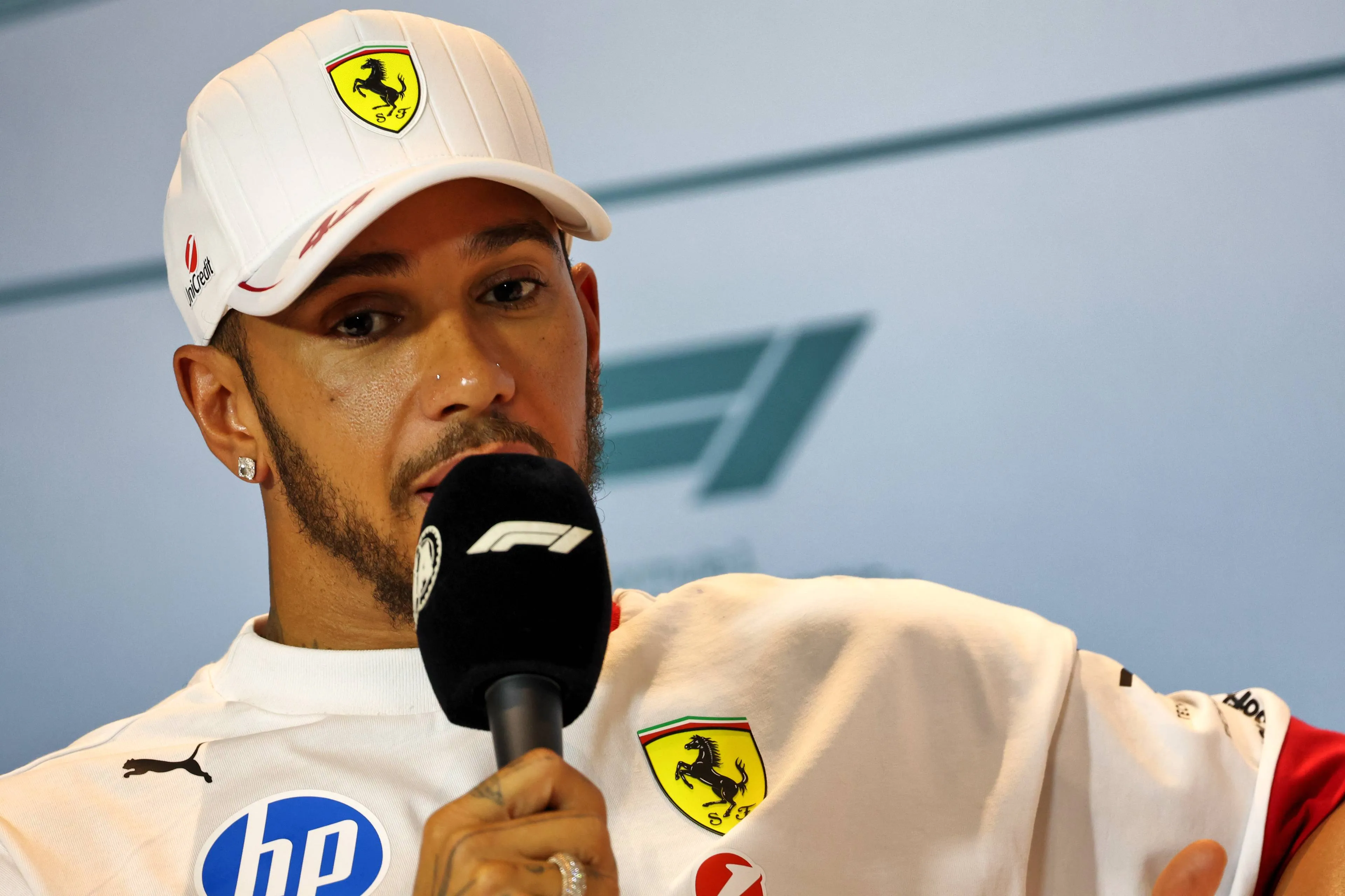 Hamilton wil meer macht voor de coureurs en bespreekt moeilijke communicatie met de FIA