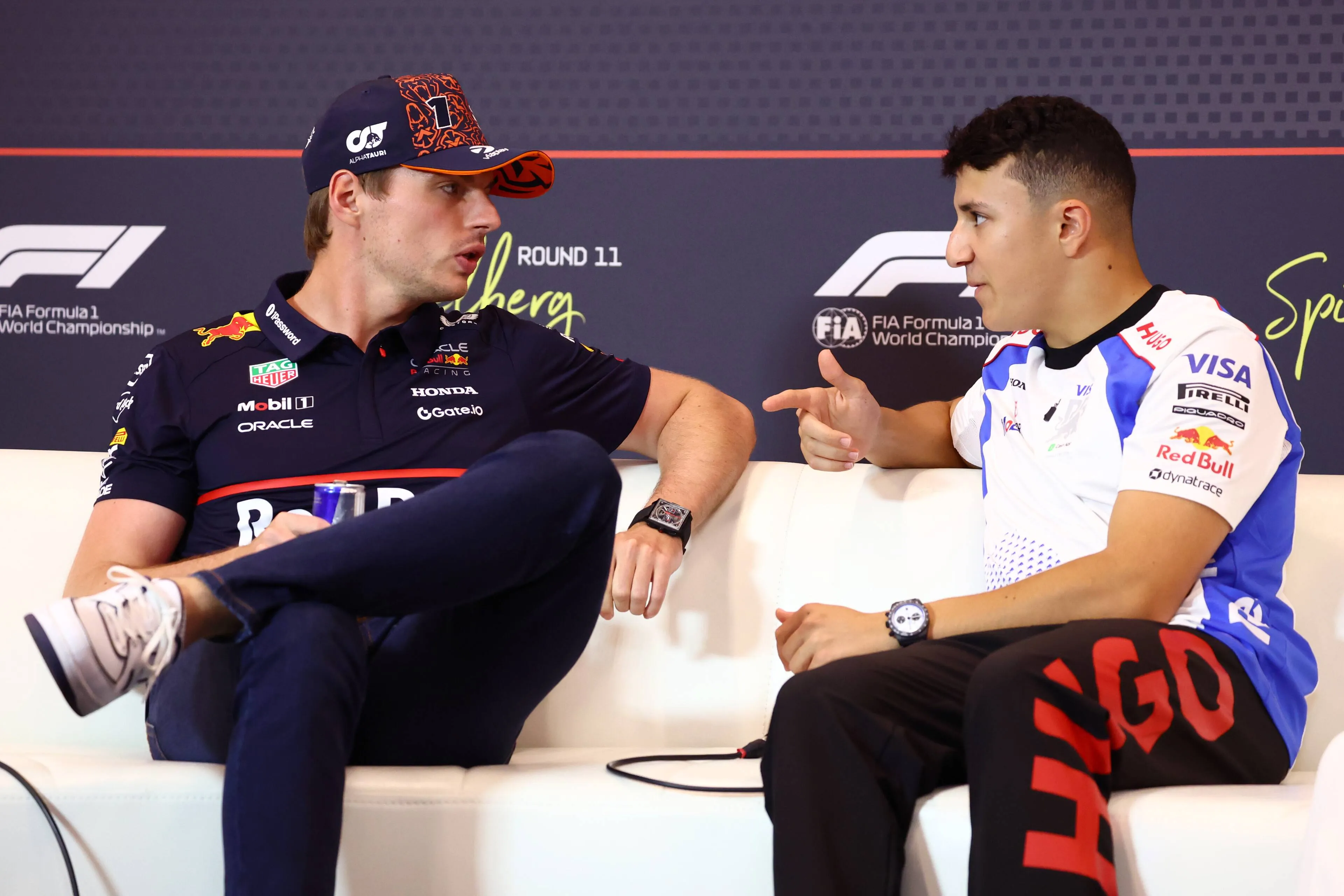 isack hadjar en max verstappen