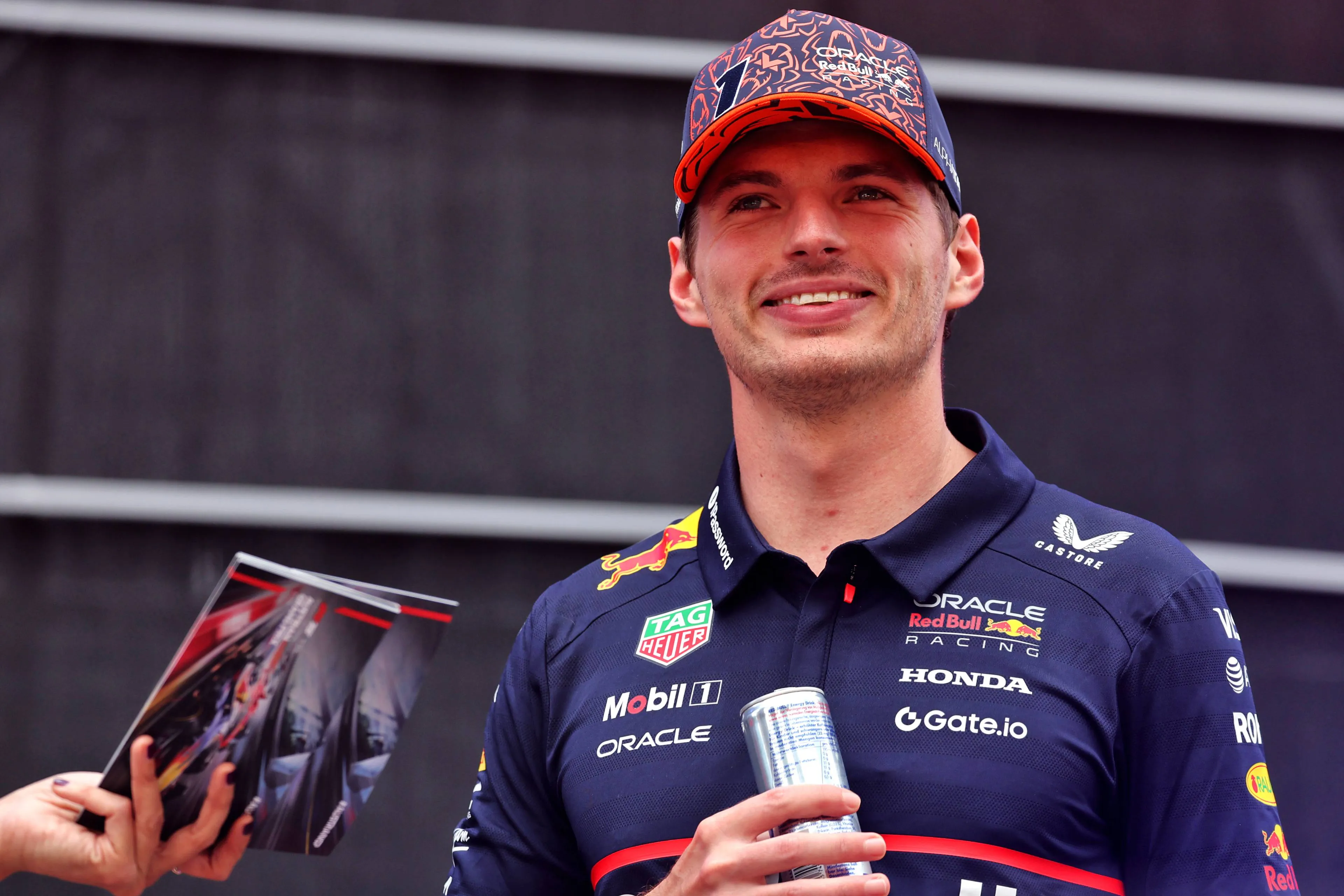 lachende max verstappen in oostenrijk