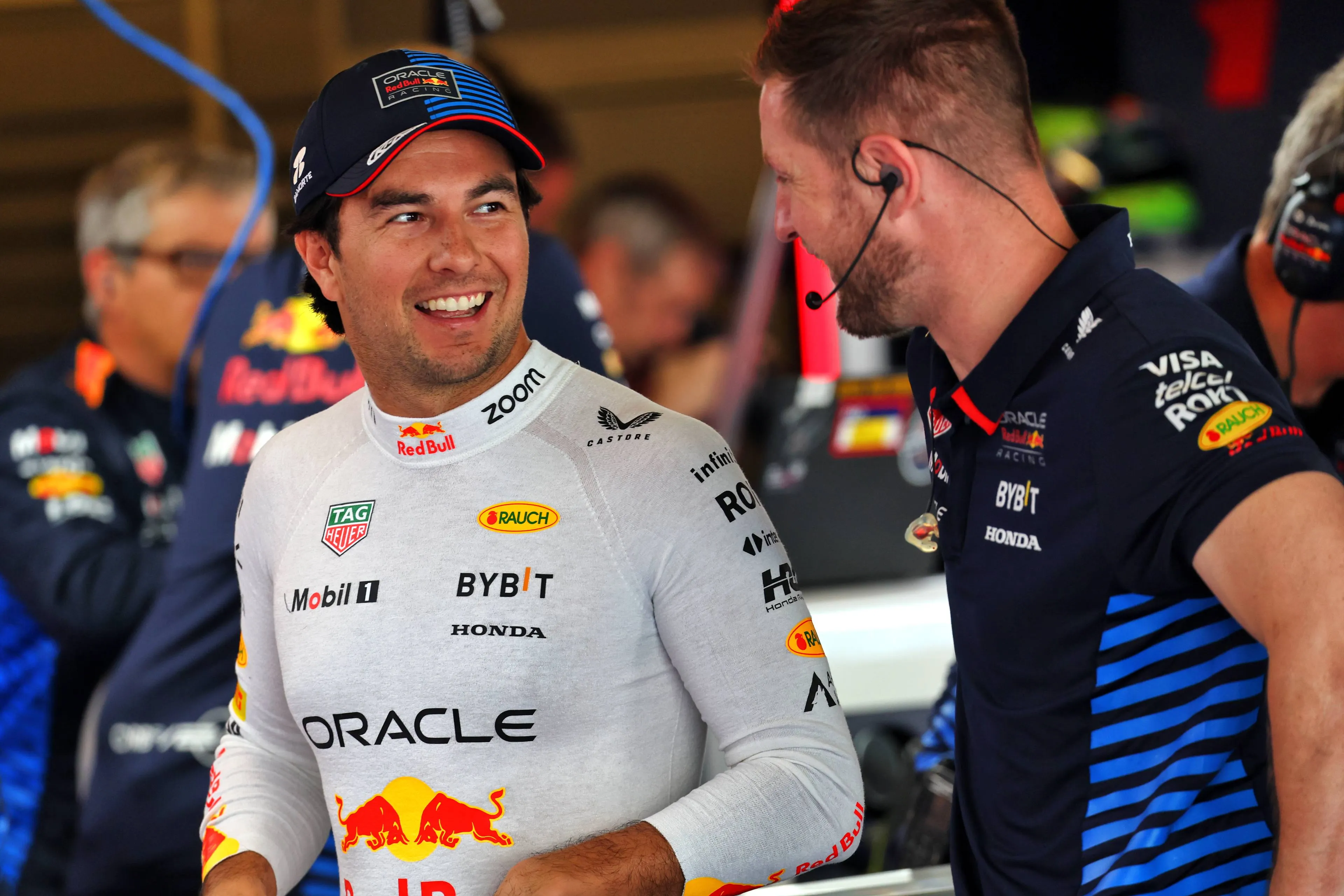 lachende perez bij red bull