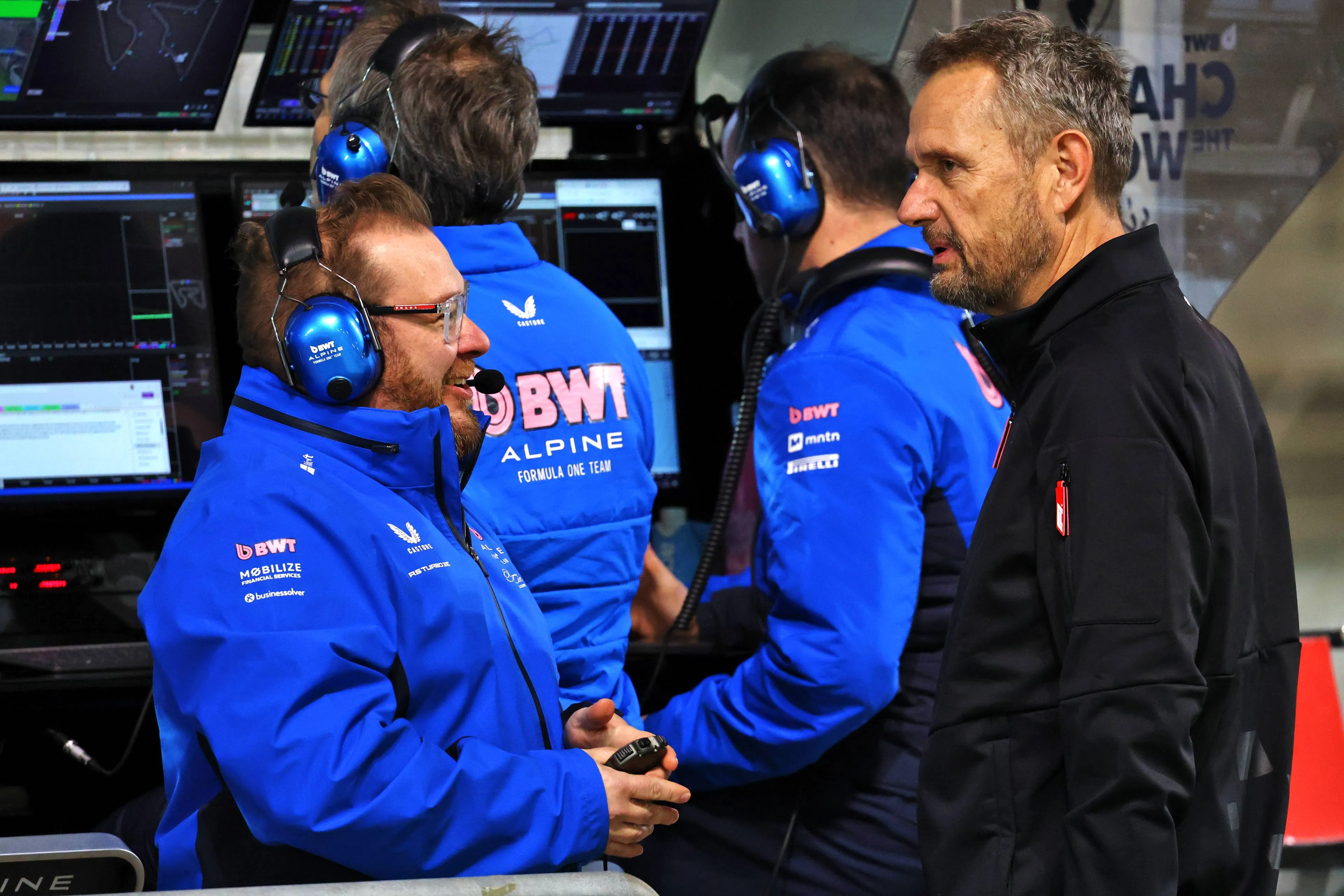 steve nielse on the alpine pitwall