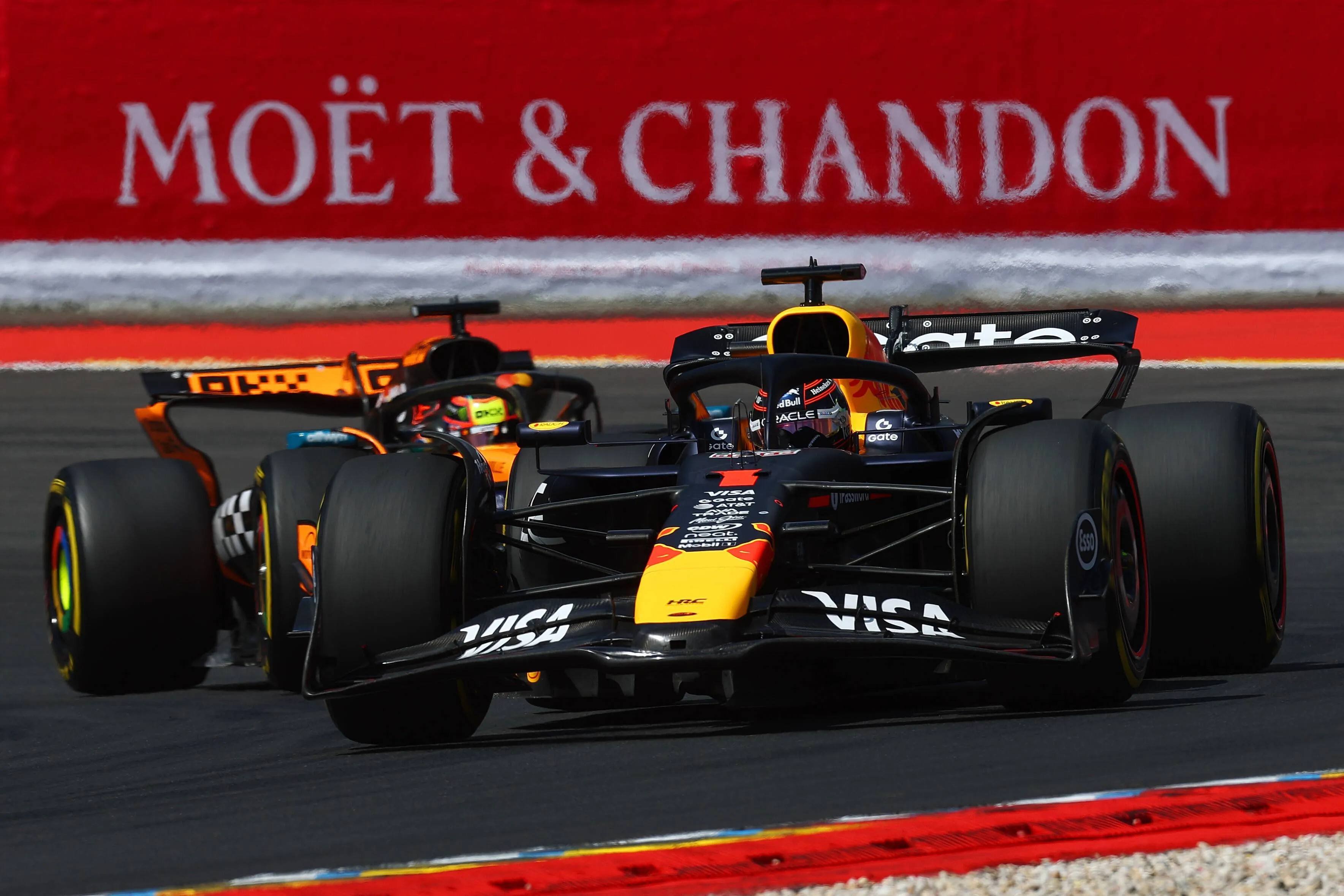 Max Verstappen aan de leiding in België
