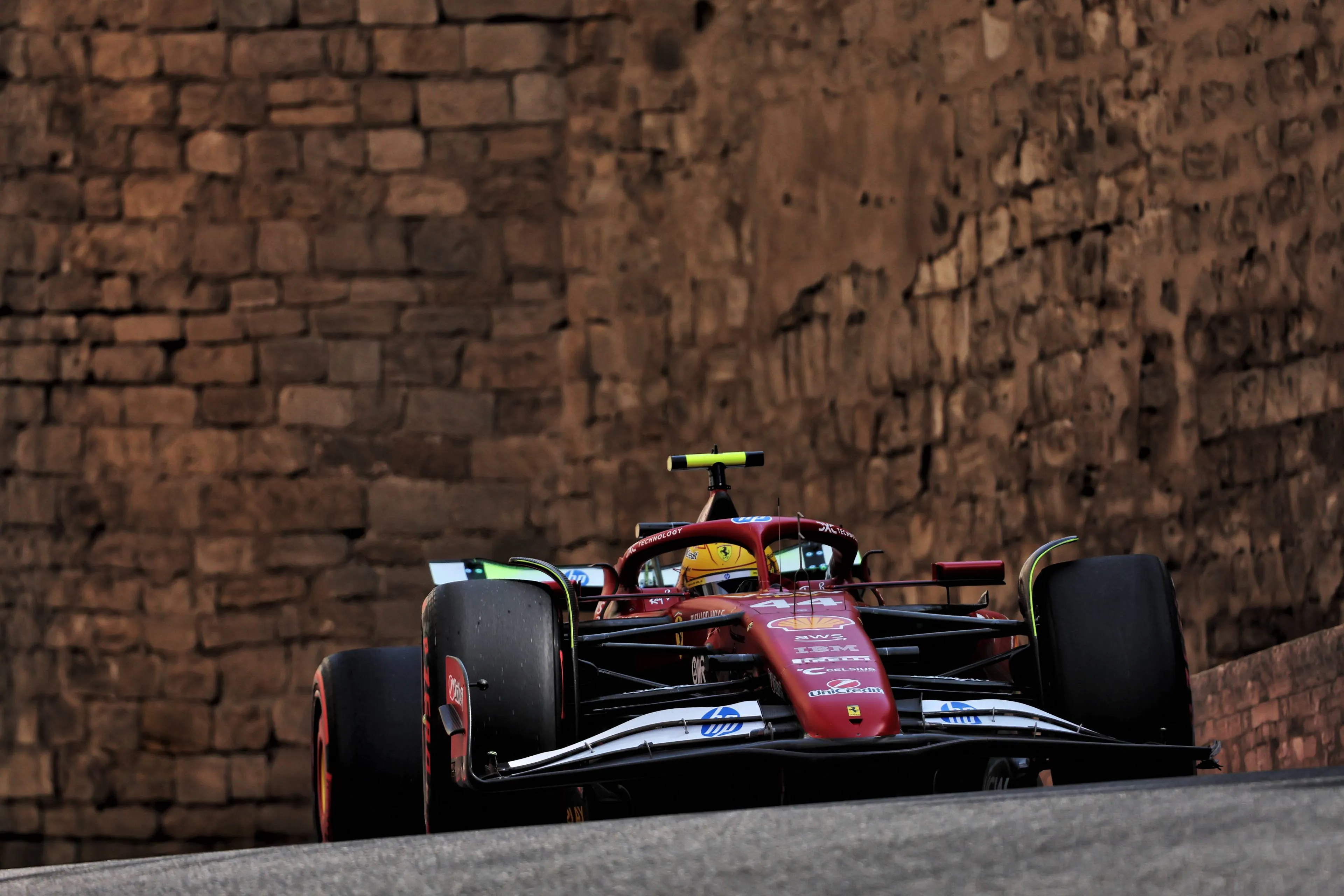 lewis hamilton azerbaijan grand prix baku fp2