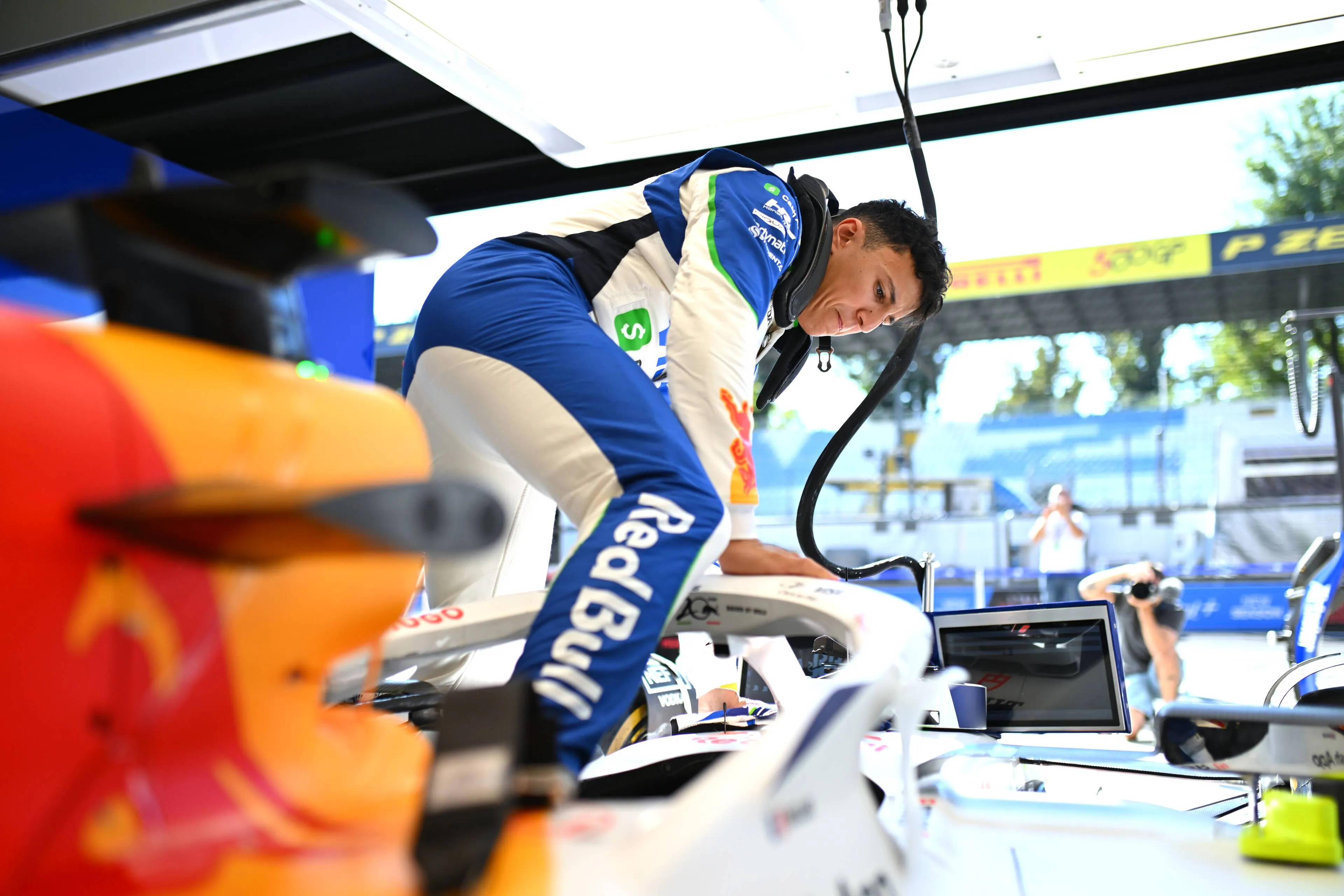 Isack Hadjar's beeindruckende Serie könnte gerade an eine Wand gestoßen sein: Vorgeladen vor die Rennkommissare