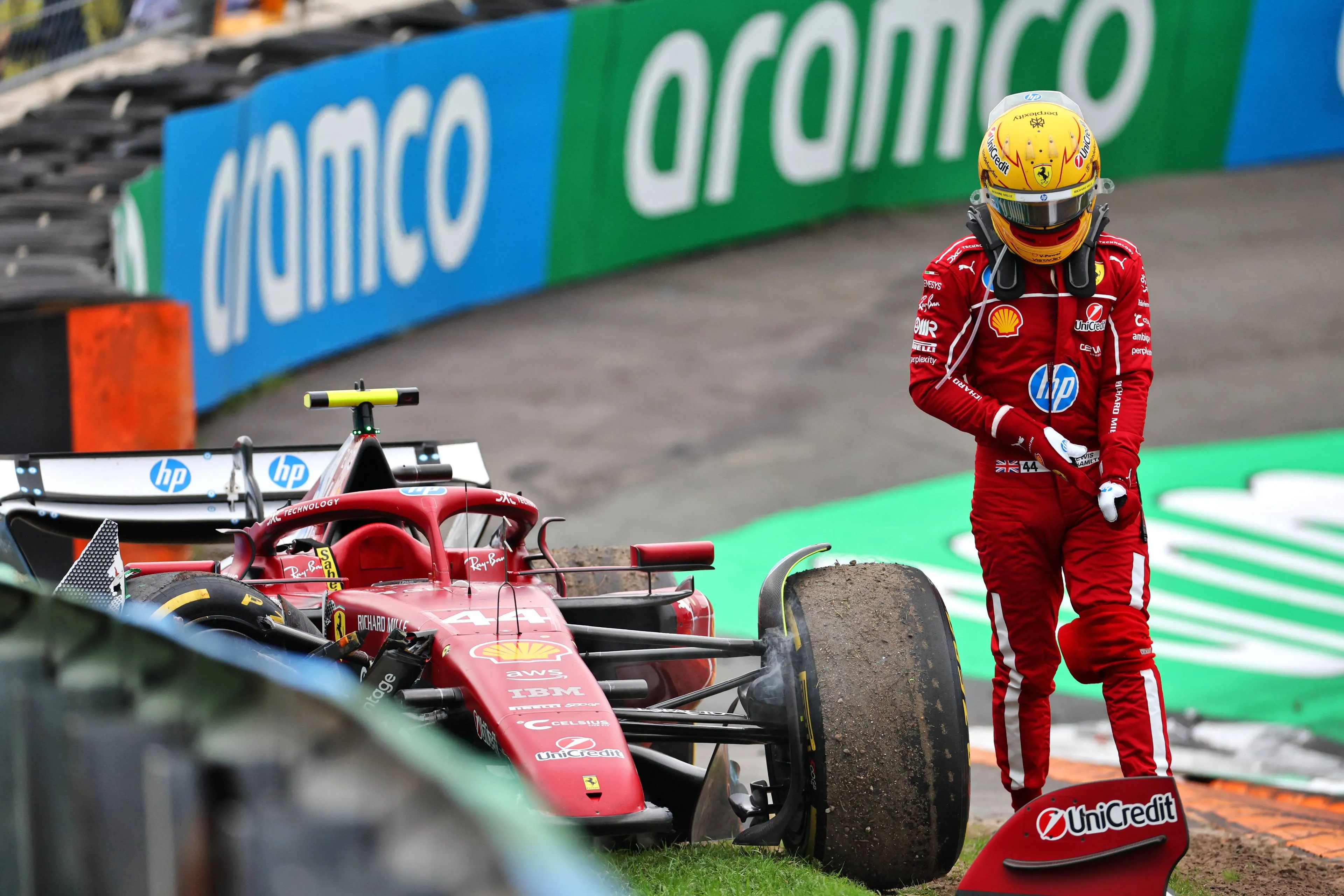 Schumacher zeigt Finger auf Hamiltons selbst zugefügten F1-Wunde