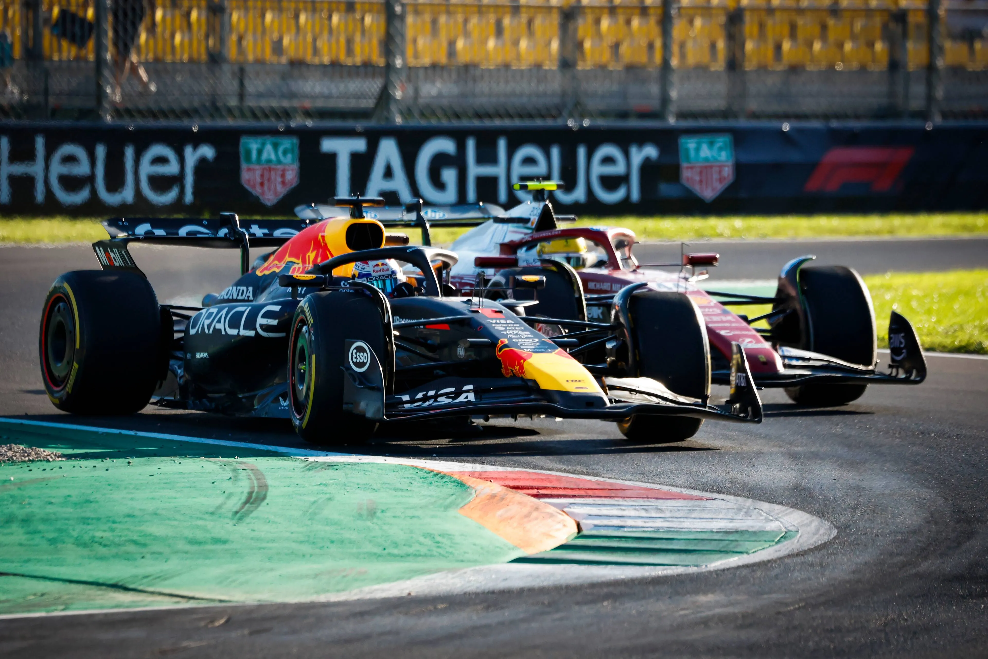Max Verstappen en Lewis Hamilton in Monza