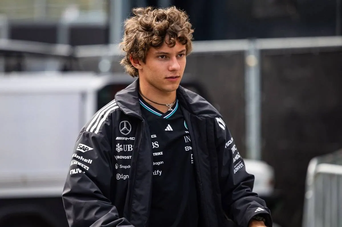 photo_5885352089406782015_y