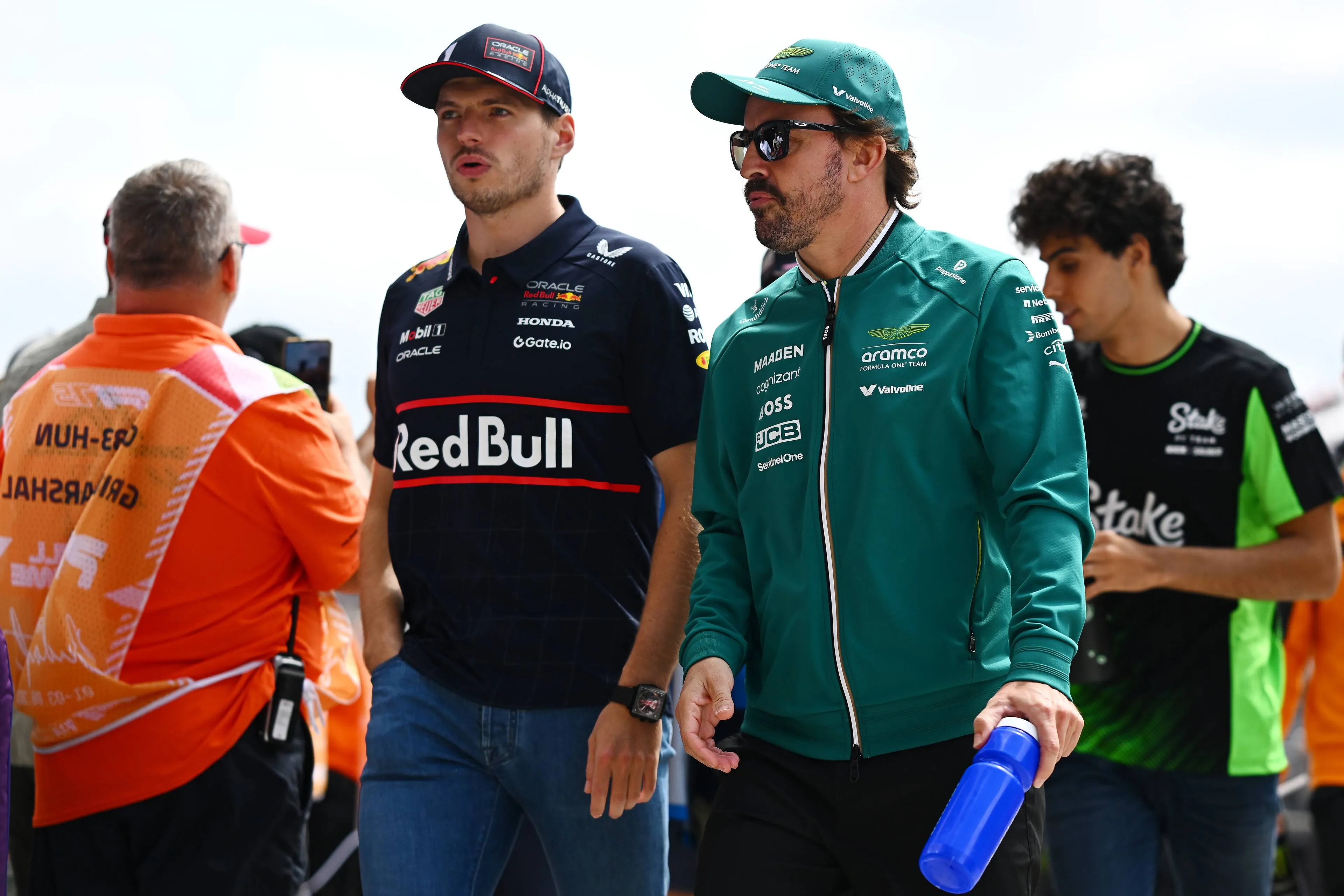 Verstappen ehrt den „ziemlich verrückten“ Karrieremeilenstein von Alonso.