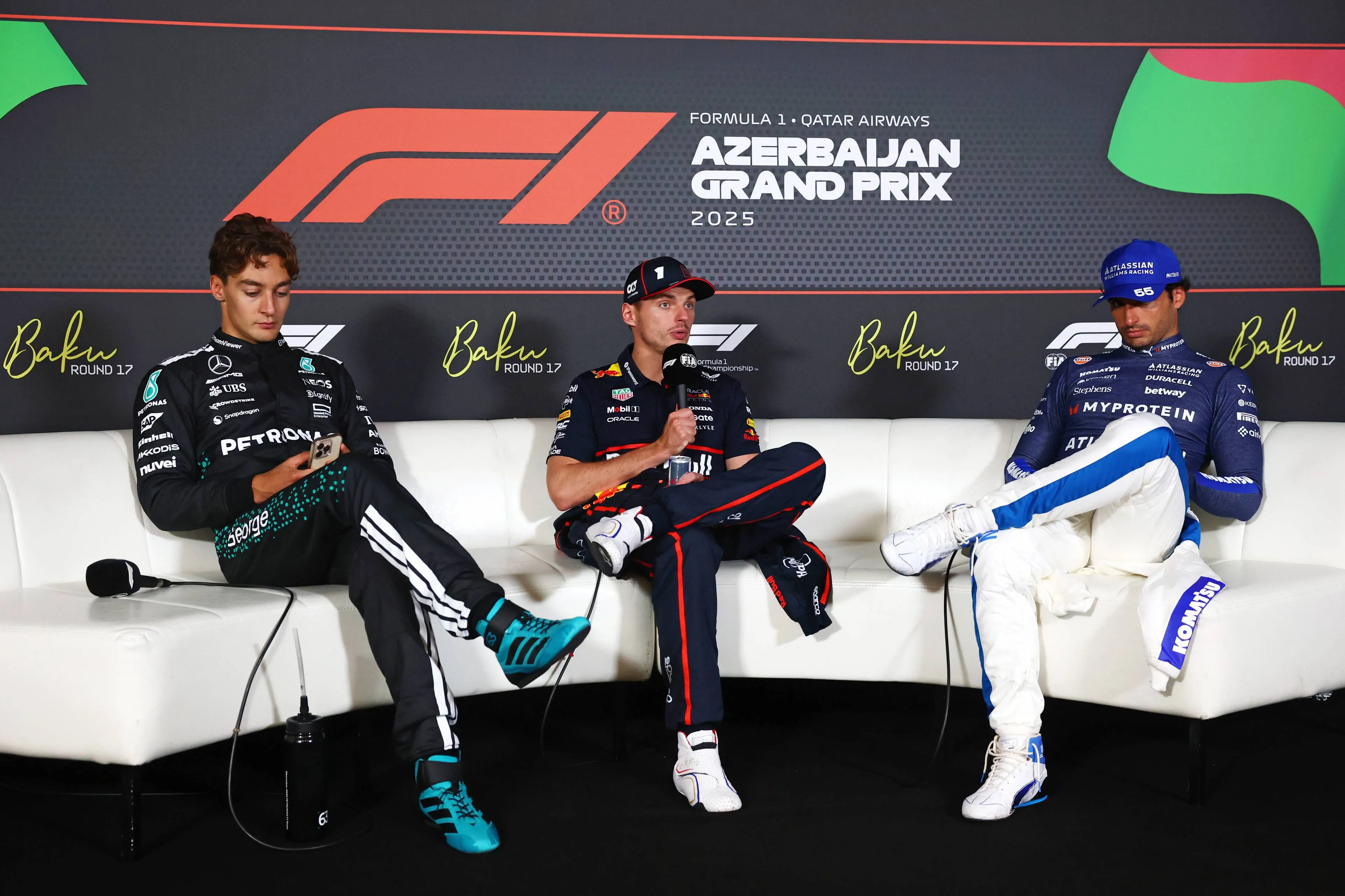 Verstappen en Russell in Baku