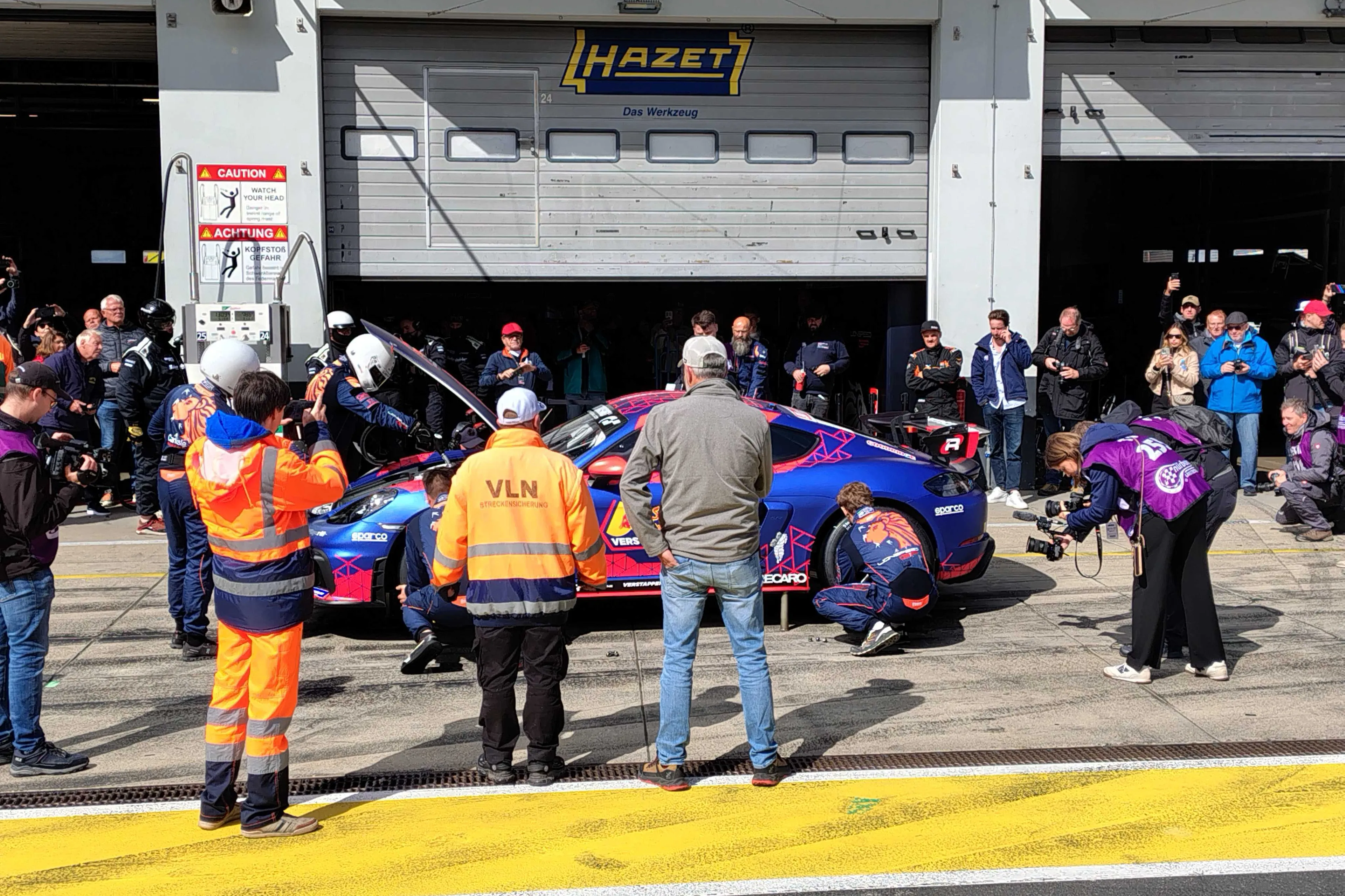 Verstappen in pits