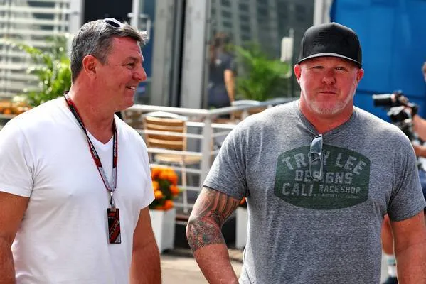 Ehemaliger McLaren F1-Fahrer mit strengem Fahrverbot belegt