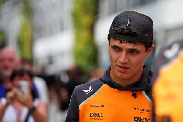 Red Bull deutet Strafe für Norris nach Kollision mit Piastri an