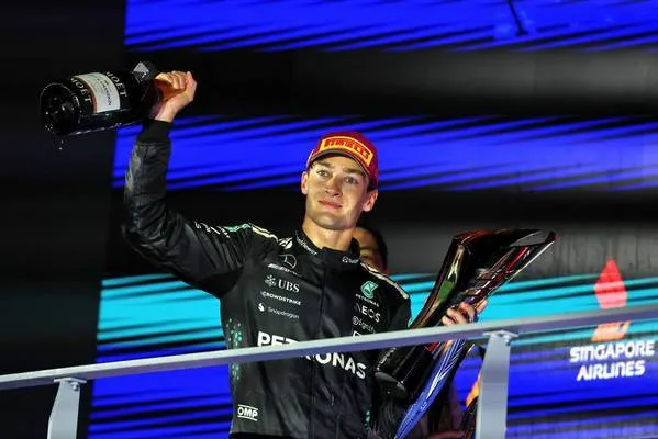 Toto Wolff lobt Russells Wende vom “Netflix-Drama” zum Sieg in Singapur