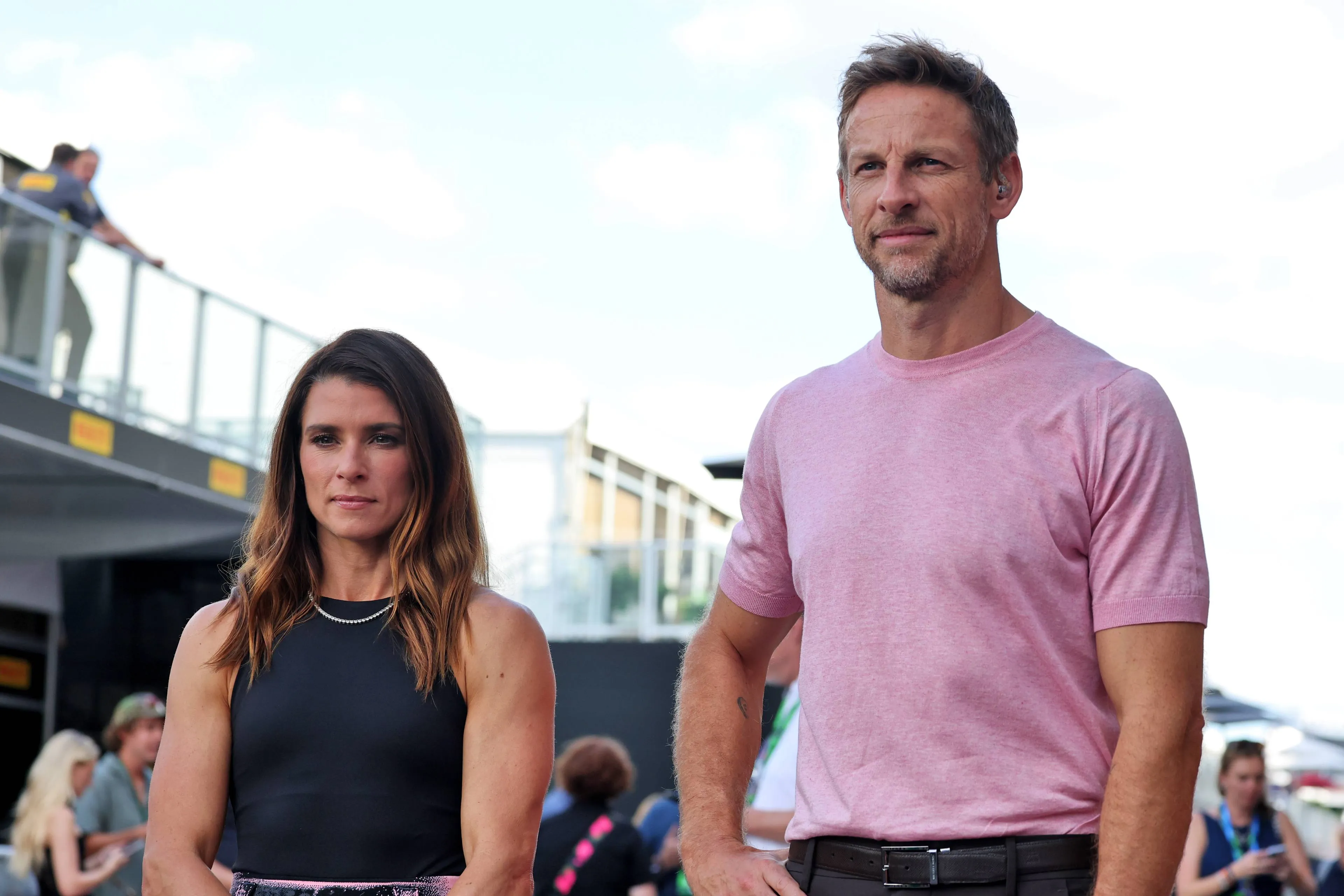Button geht mit einem unangenehmen Danica-Patrick-Moment live bei Sky F1 viral.