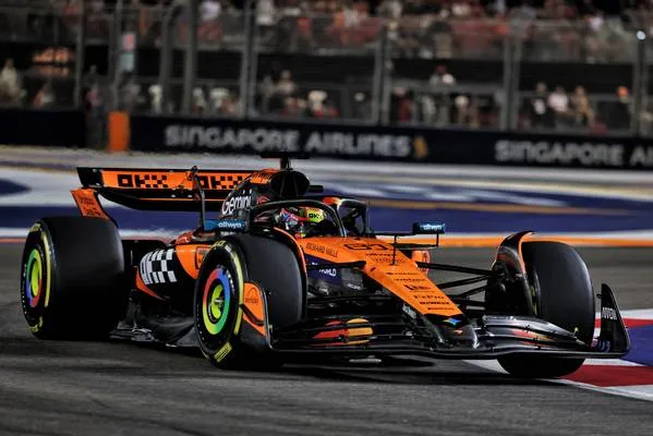 piastri-mclaren-sgp