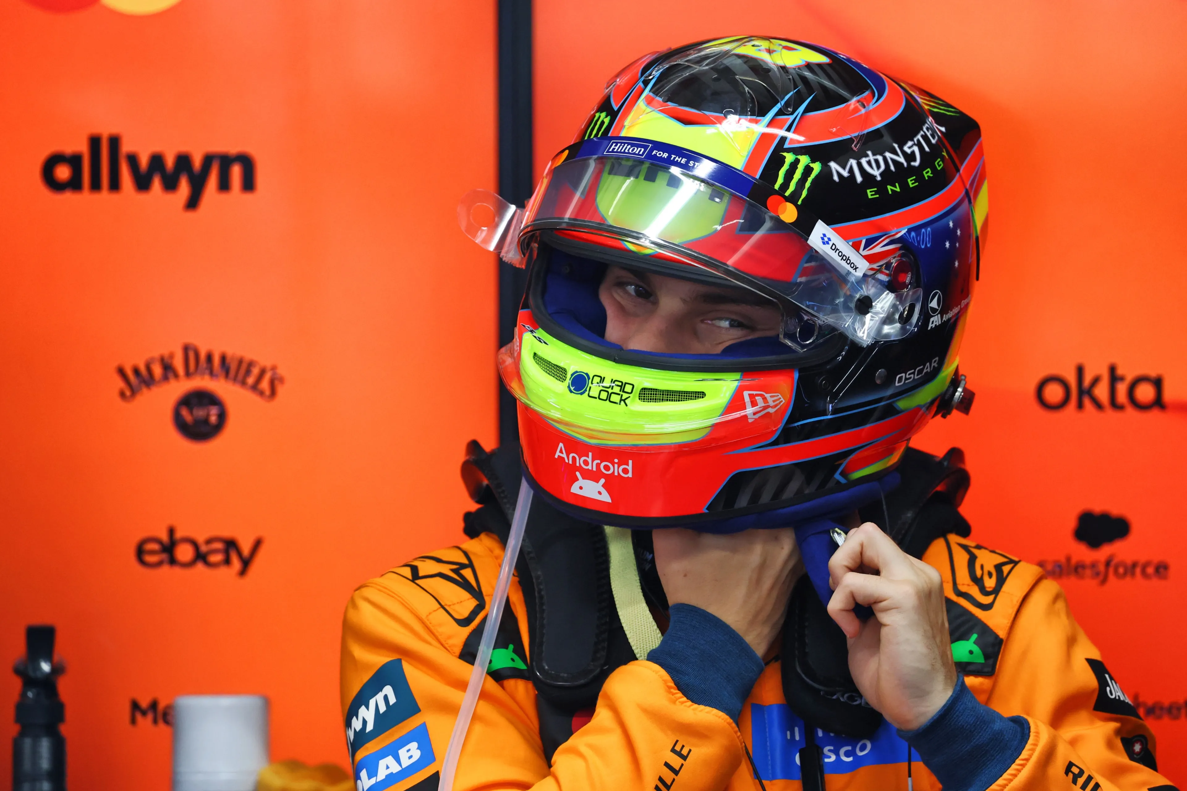 Piastri führt FP2 an, nachdem Norris und Leclerc in der Boxengasse kollidieren!