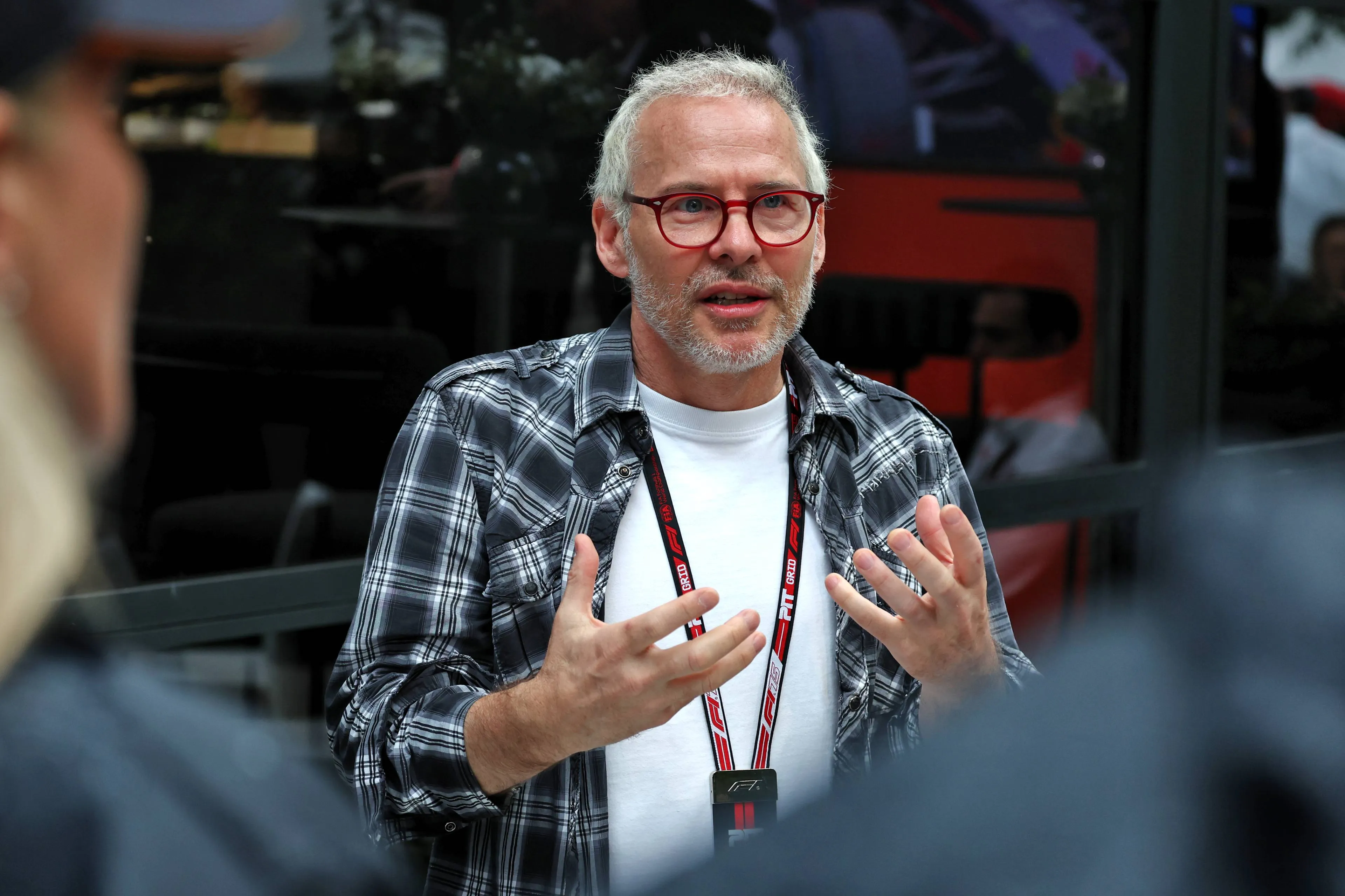 villeneuve-f1-paddock
