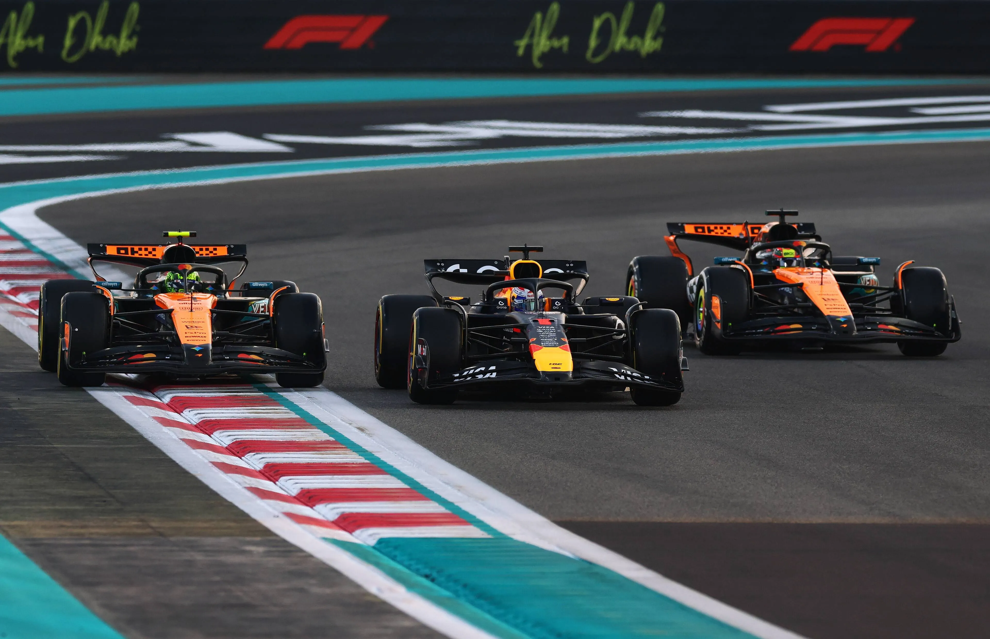 Uitslag GP Abu Dhabi | Verstappen wint dominant, Norris wereldkampioen