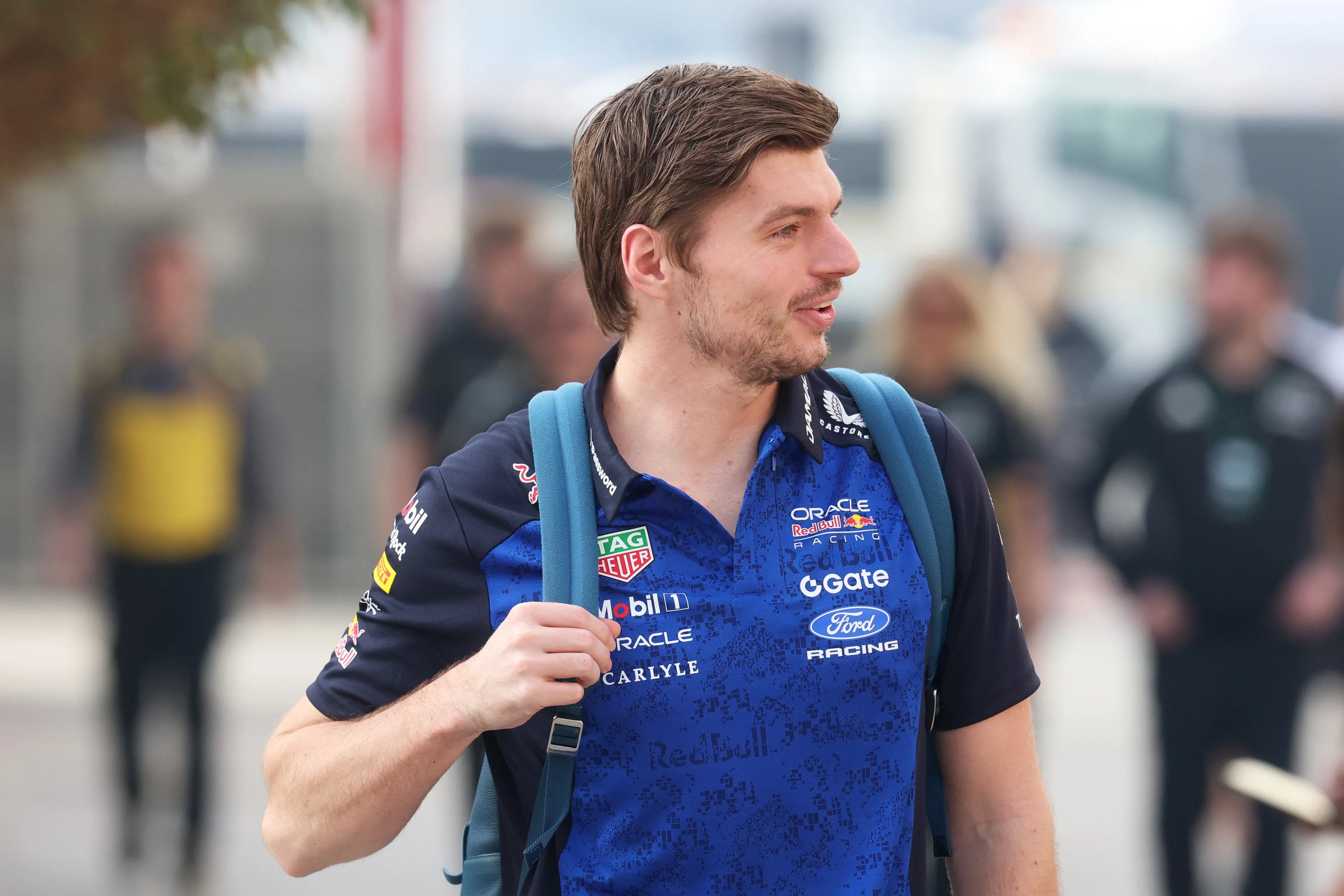 Verstappen im Fahrerlager – Red Bull