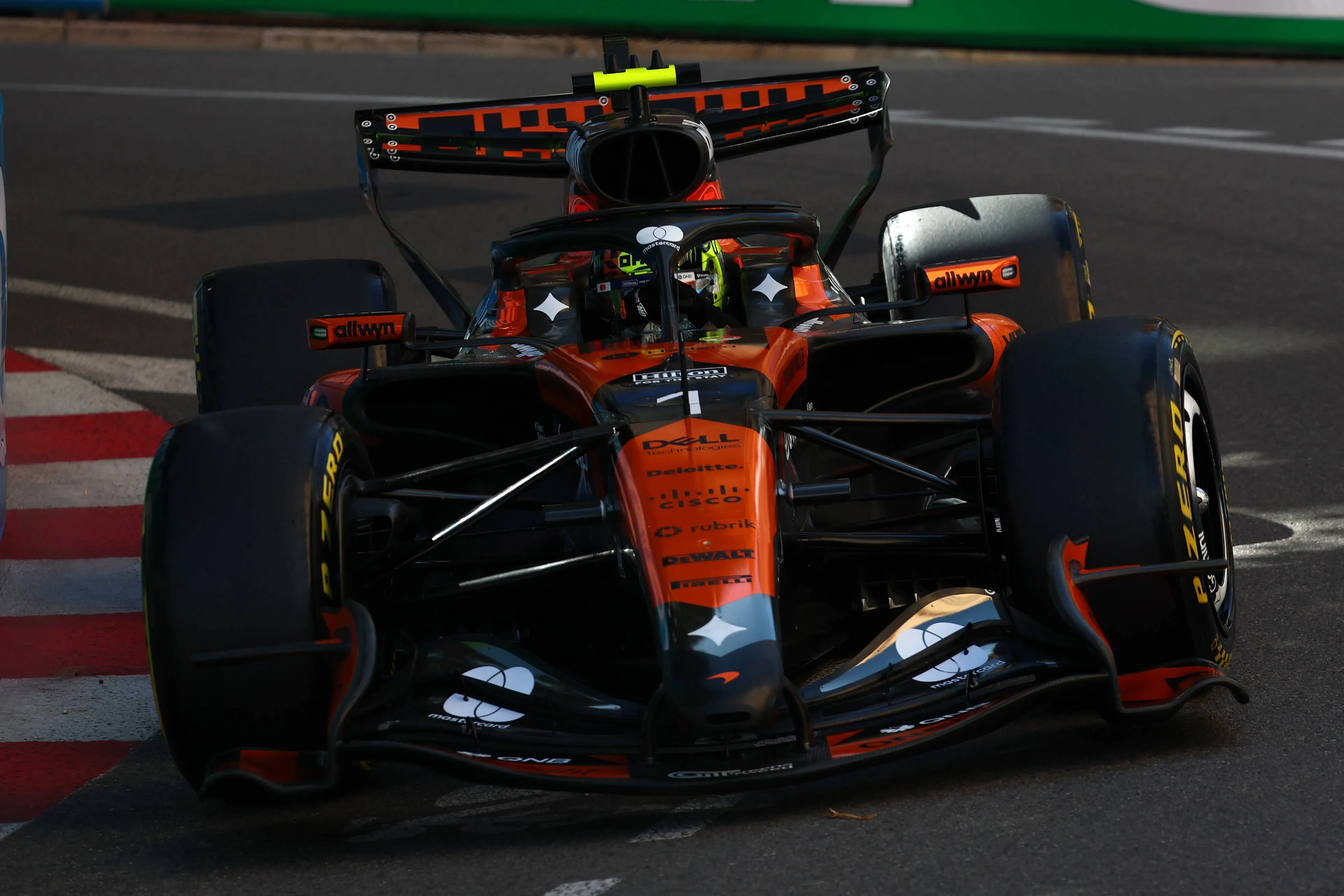 Lando Norris tijdens FP2 in Monaco met McLaren - jpg