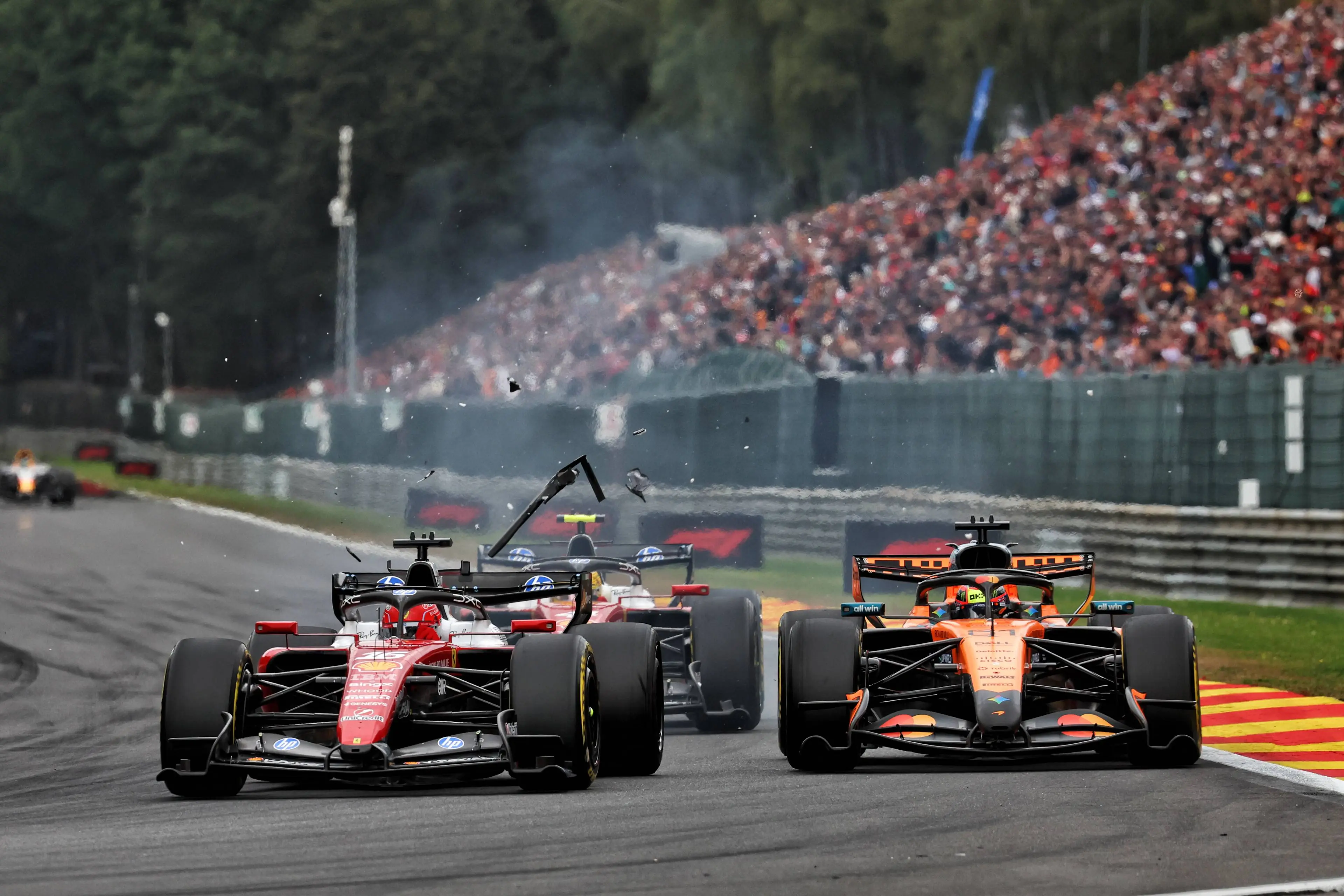 oscar-piastri-mclaren-ferrari-charles-leclerc-belgie