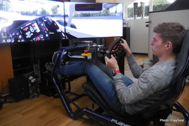 1 playseat visits max verstappen 2