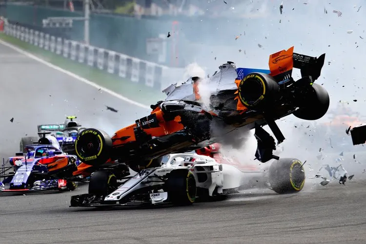 2018 belgian grand prix alonso hulkenberg leclerc crash accident