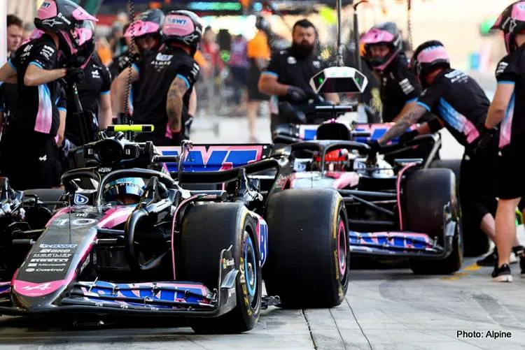 alpine drivers pull into pits 002