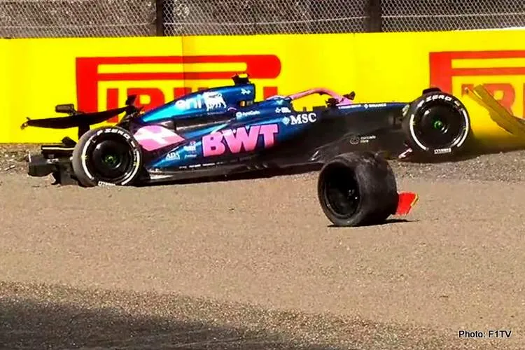 doohan crash accident shunt suzuka f1 japan alpine