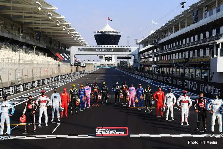 f1 drivers group photo uae21 2022