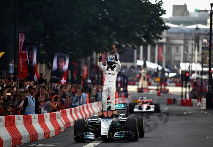 f1livelondontakesovertrafalgarsquarehfmsagdolzwx