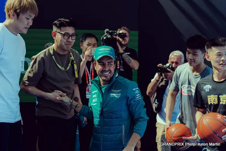 fernando alonso aston martin krack