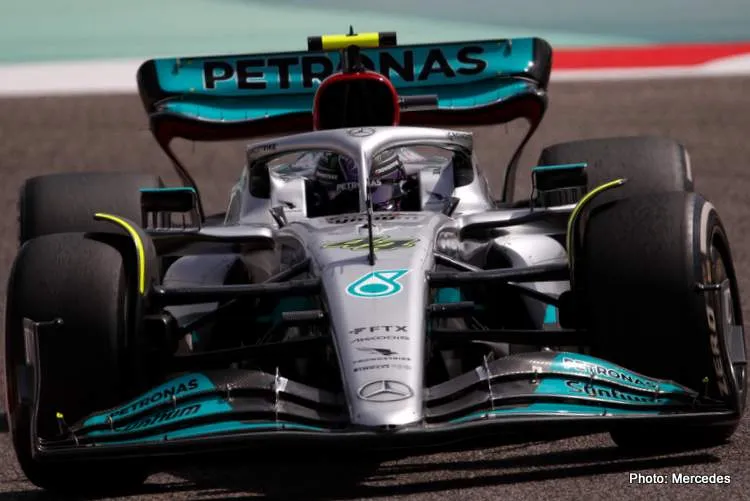 hamilton bahrain day1 2022