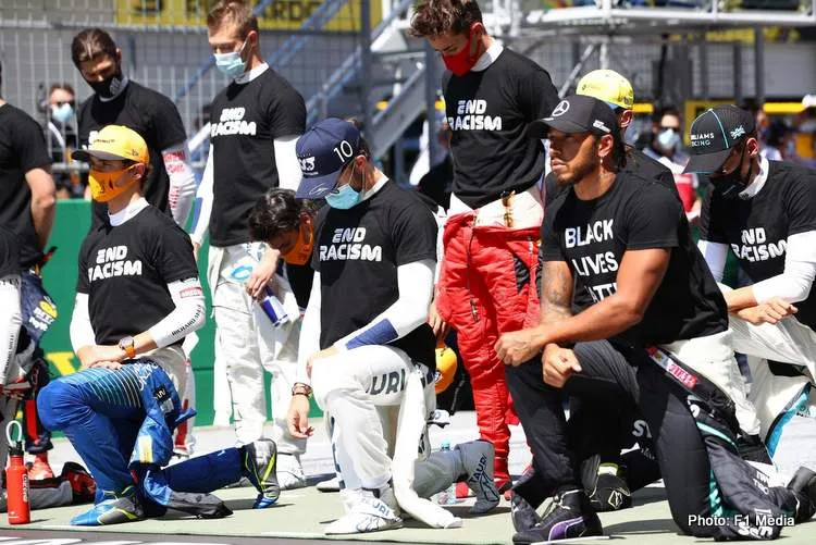 lewis hamilton takes a knee
