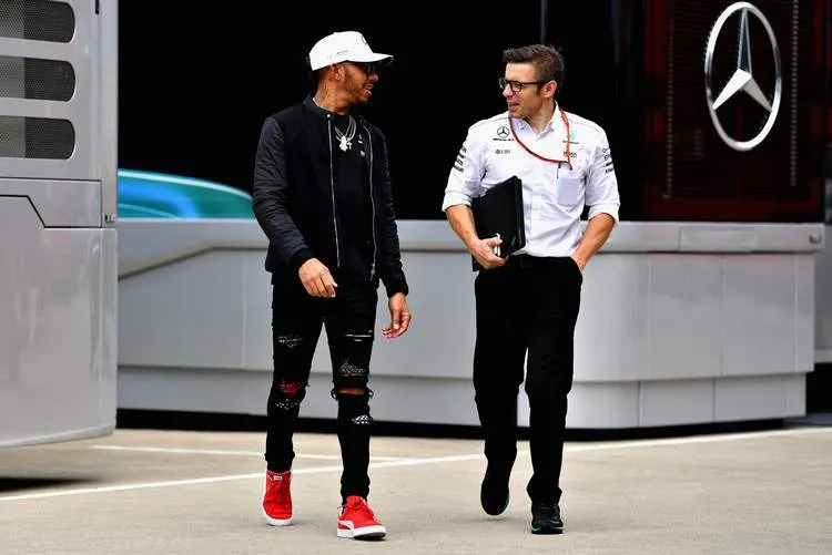 lewishamiltonf1grandprixgreatbritainkwsaaz9pmuex