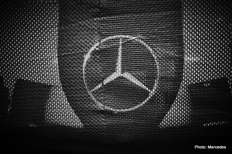 m233007 001