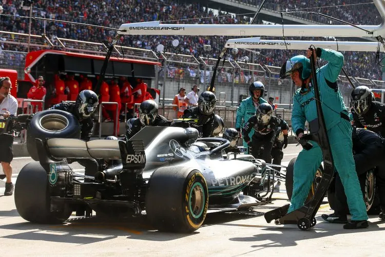 mercedes pitstop