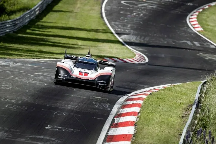porsche 919 hybrid evo breaks nurburgring lap record