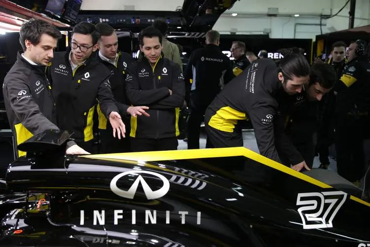 renault sport f1 team film day 1